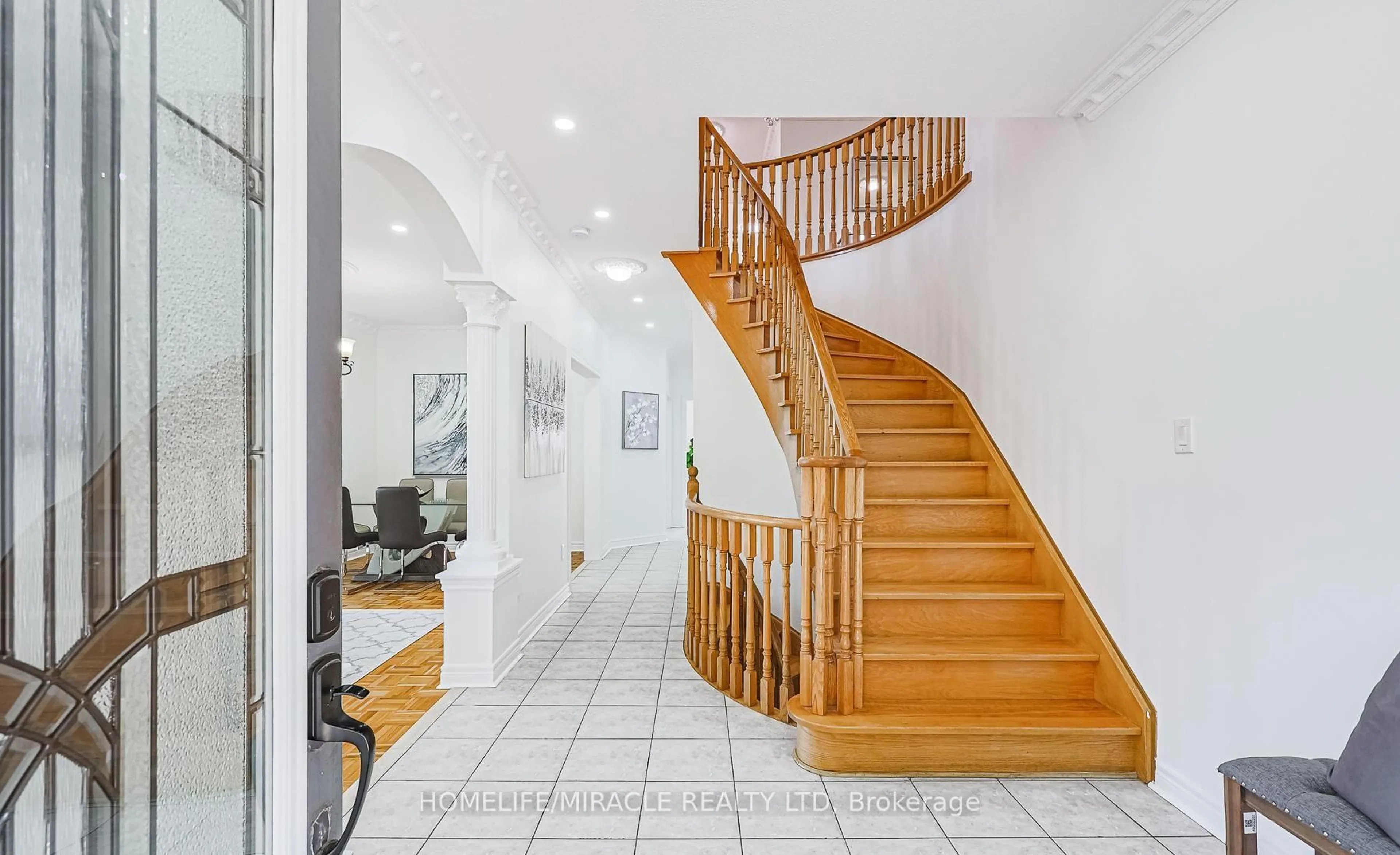 Indoor foyer for 185 Mountainash Rd, Brampton Ontario L6R 3G8