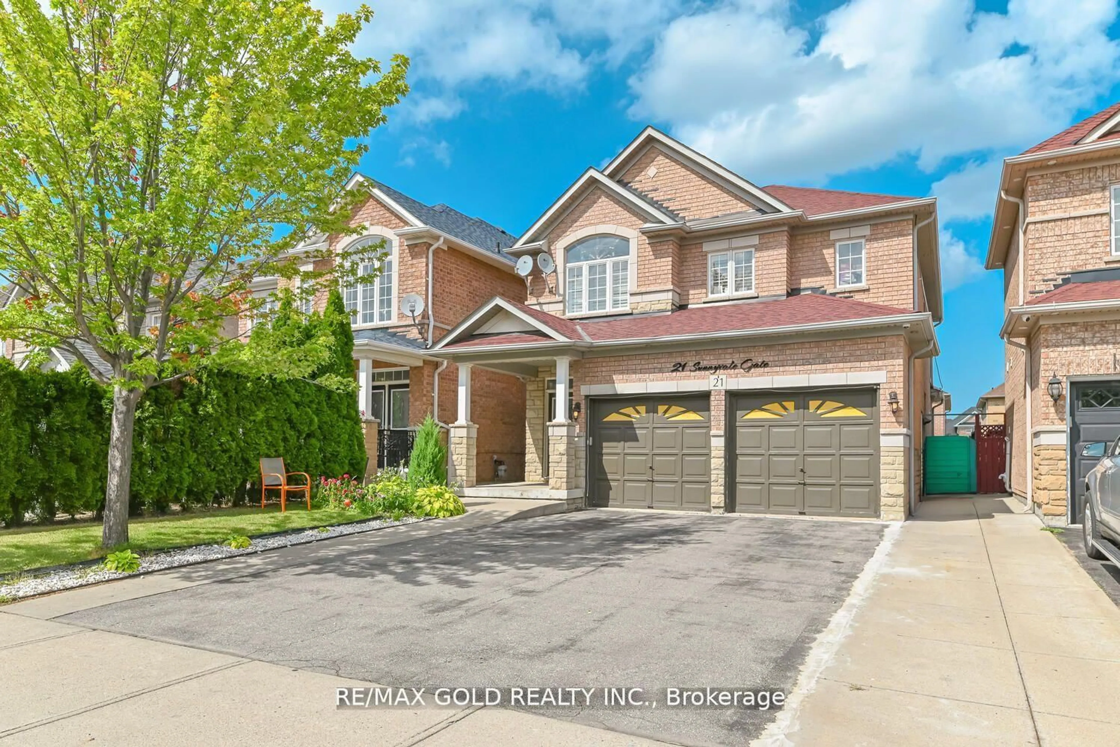 Home with brick exterior material, street for 21 Sunnyvale Gate, Brampton Ontario L6S 6J3