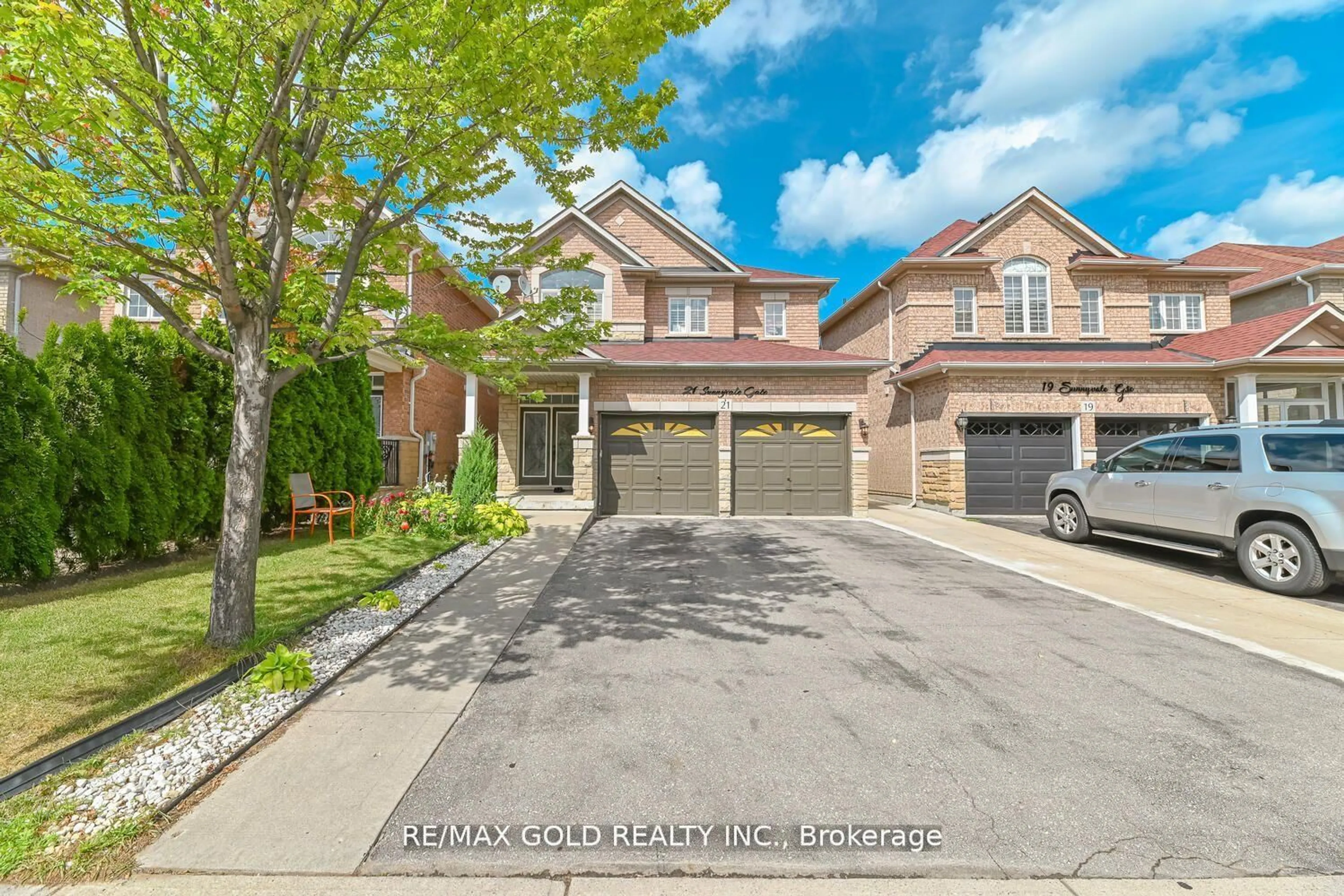 Home with brick exterior material, street for 21 Sunnyvale Gate, Brampton Ontario L6S 6J3