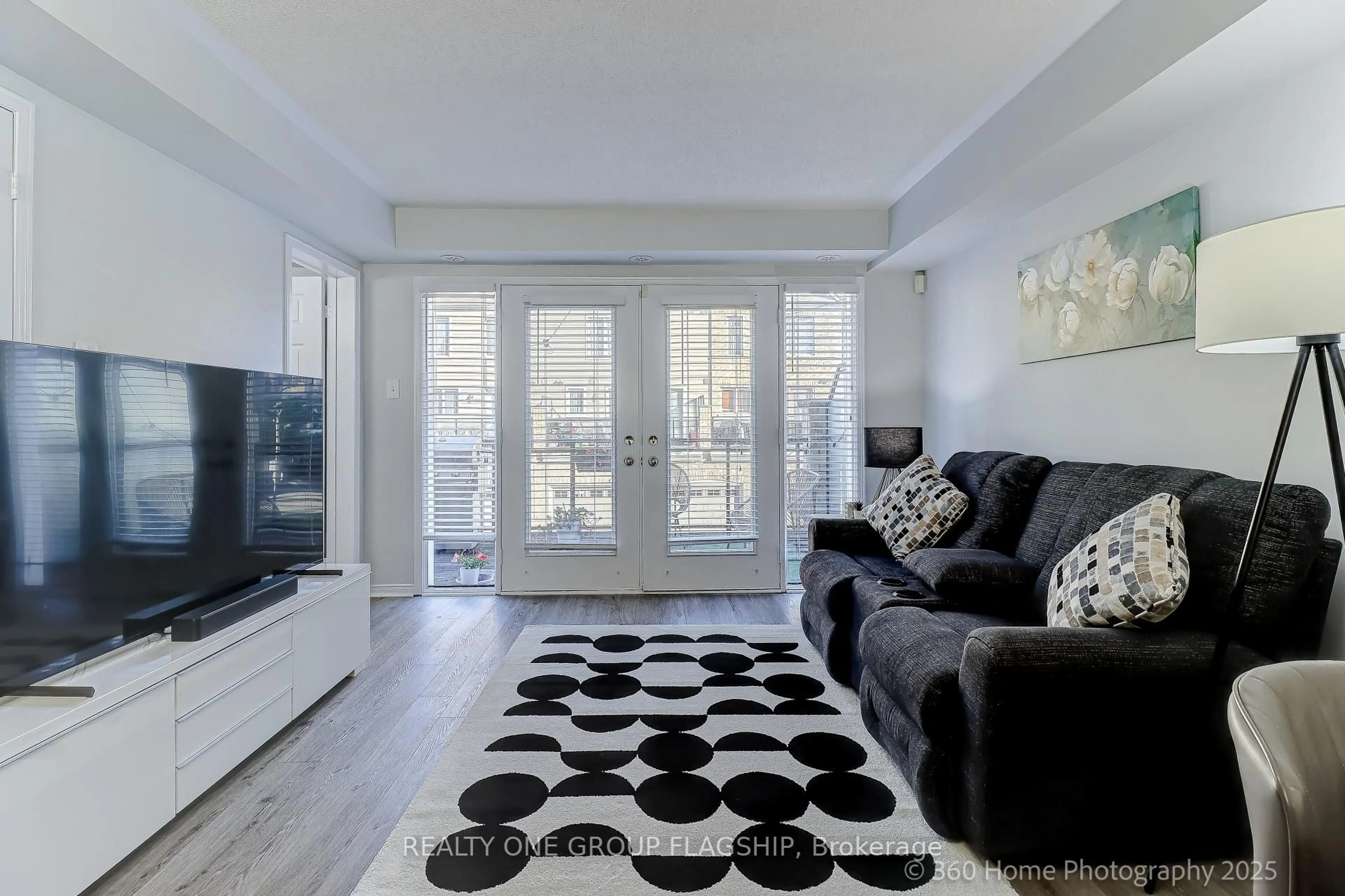 Living room with furniture, unknown for 3050 Erin Centre Blvd #114, Mississauga Ontario L5M 0P5