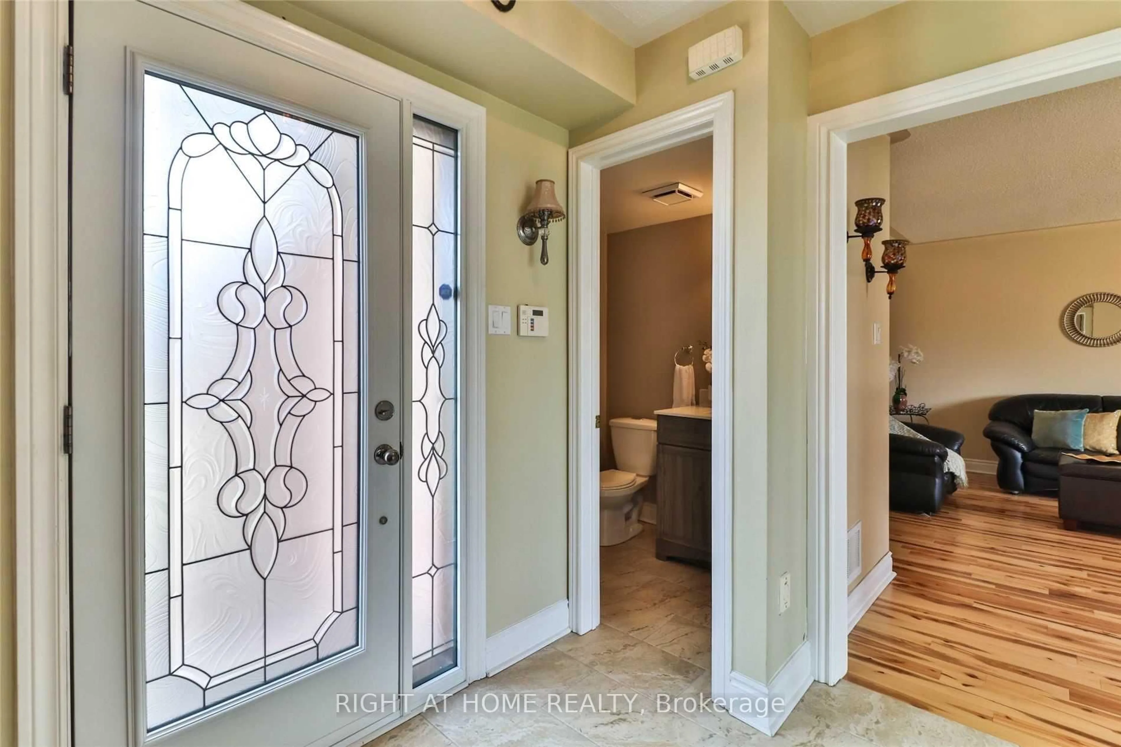 Indoor entryway for 34 Drinkwater Rd, Brampton Ontario L6Y 4T5