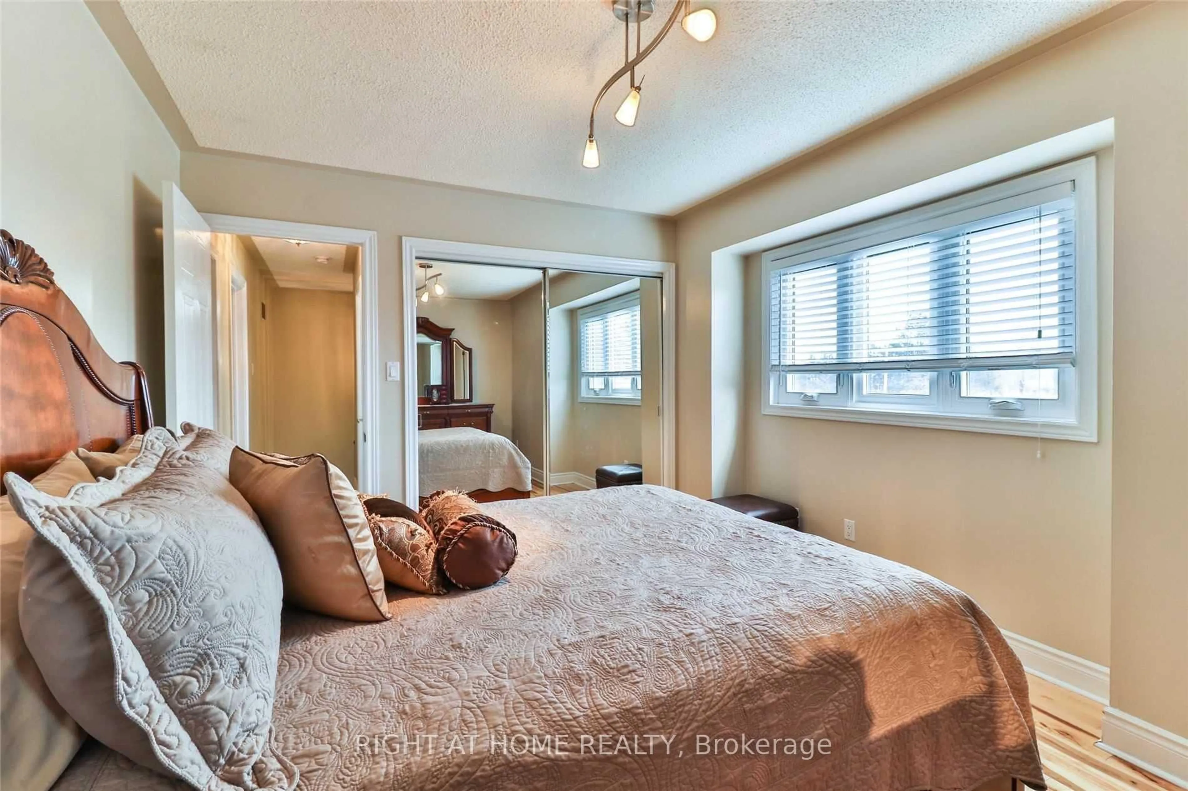 Bedroom with bed, unknown for 34 Drinkwater Rd, Brampton Ontario L6Y 4T5