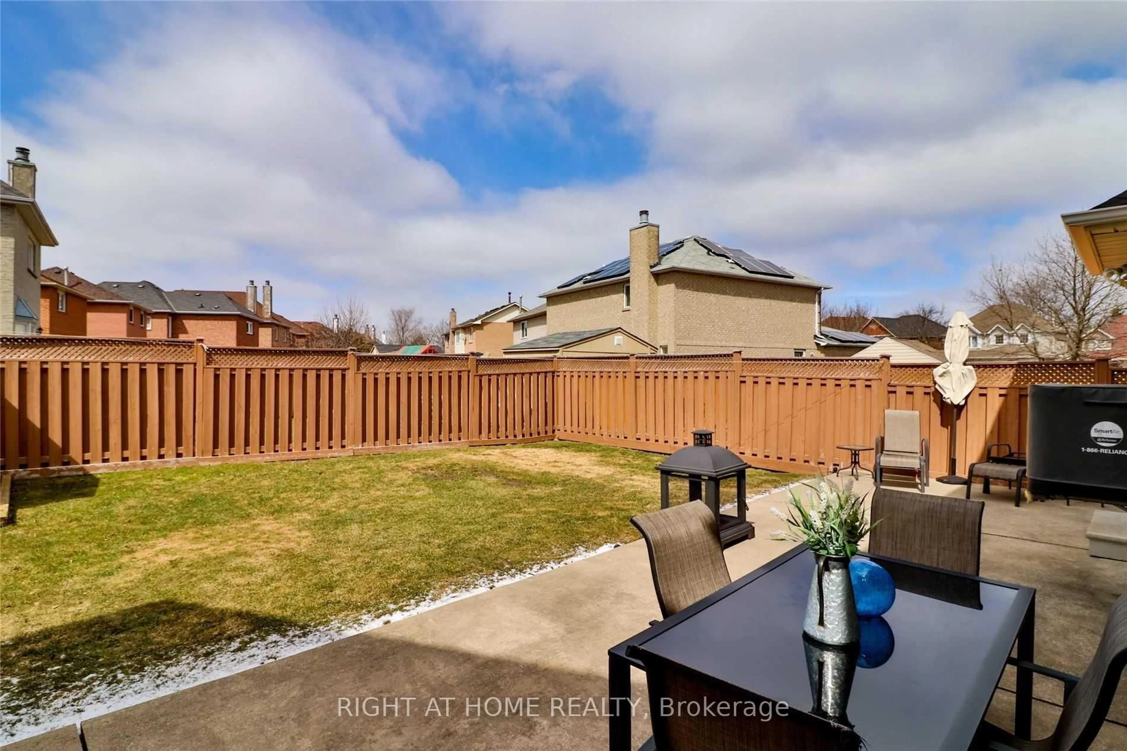 Patio, unknown for 34 Drinkwater Rd, Brampton Ontario L6Y 4T5