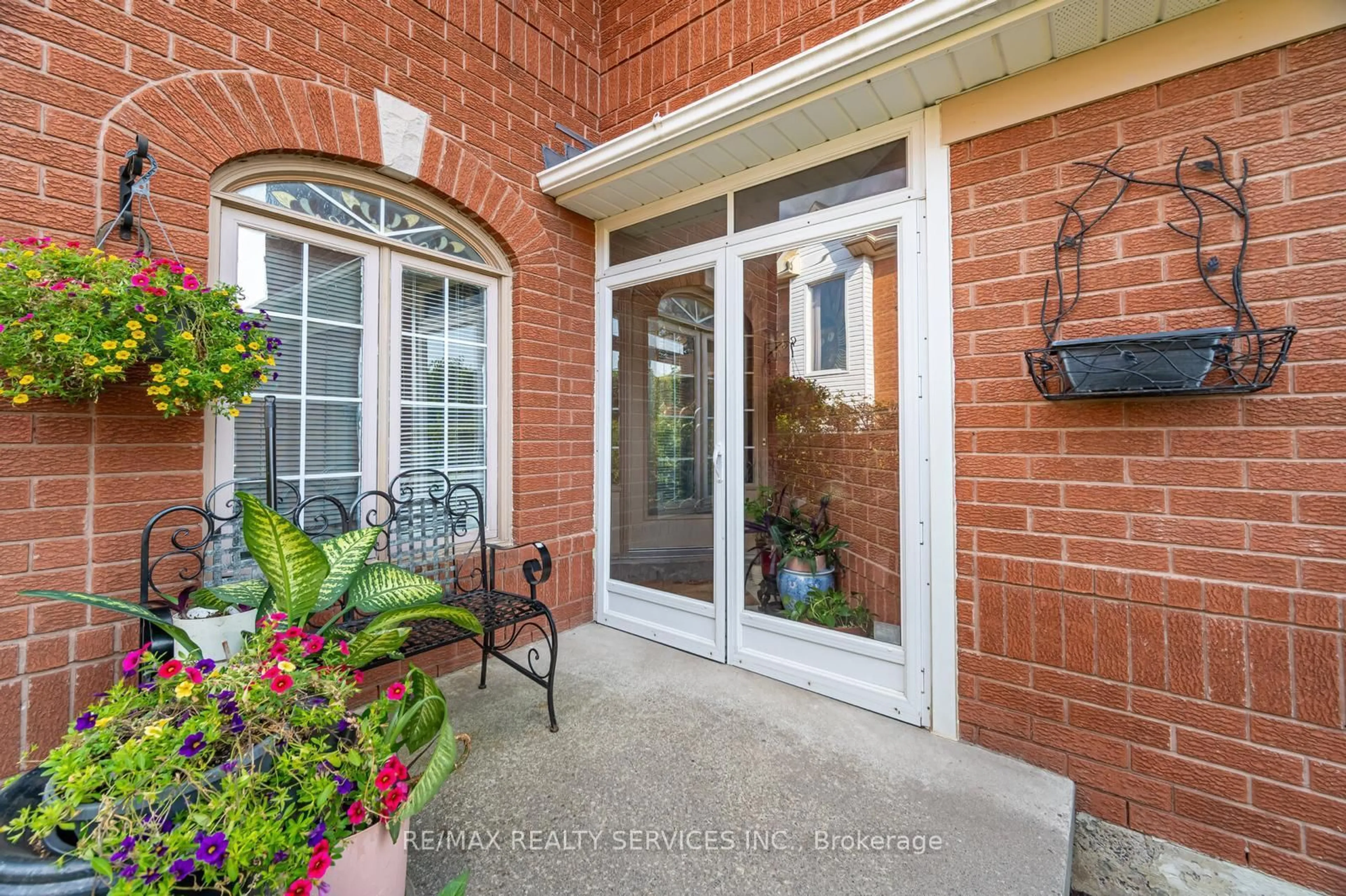 Indoor entryway for 93 Alaskan Summit Crt, Brampton Ontario L6R 1N9