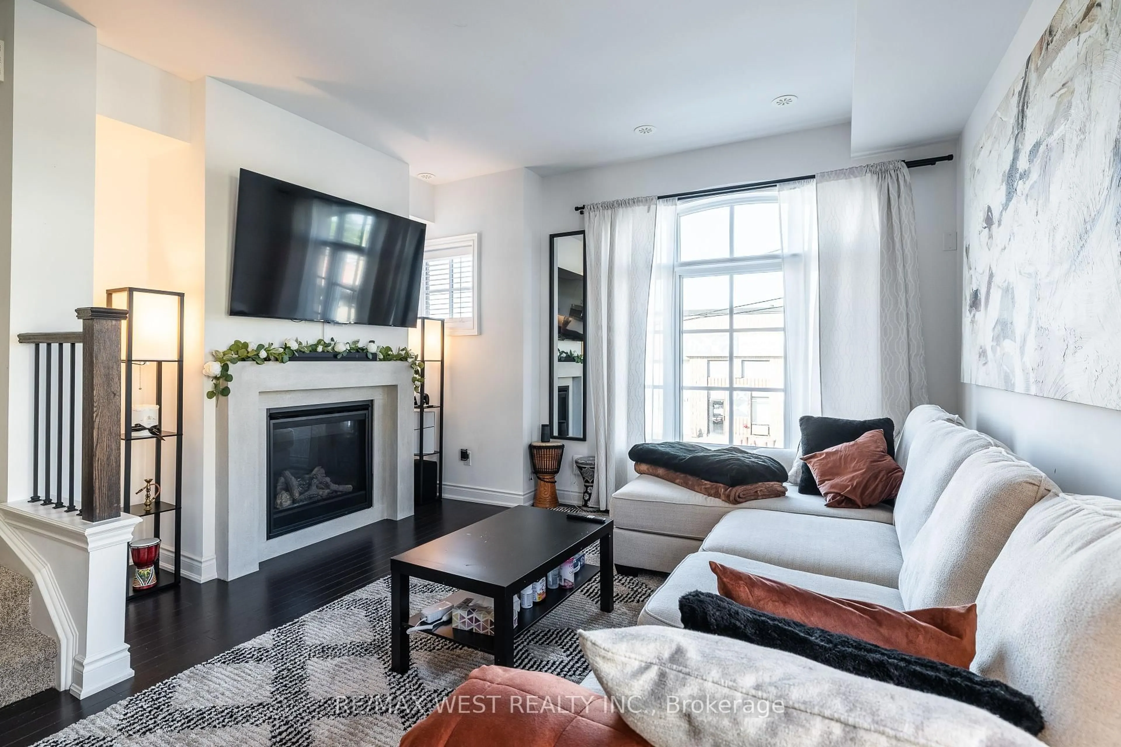 Living room with furniture, unknown for 150 Joymar Dr #TH94, Mississauga Ontario L5M 2P6
