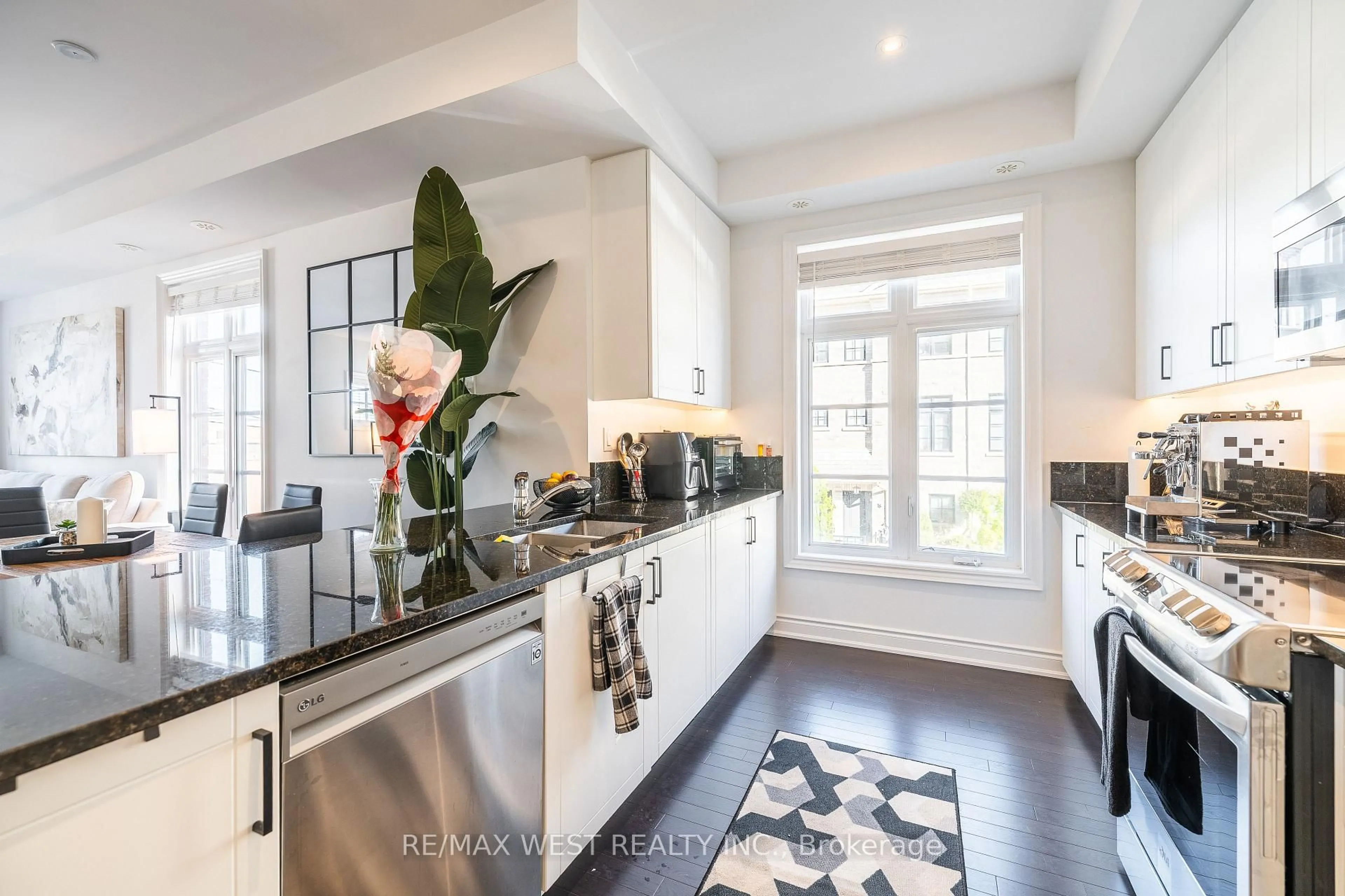 Contemporary kitchen, ceramic/tile floor for 150 Joymar Dr #TH94, Mississauga Ontario L5M 2P6
