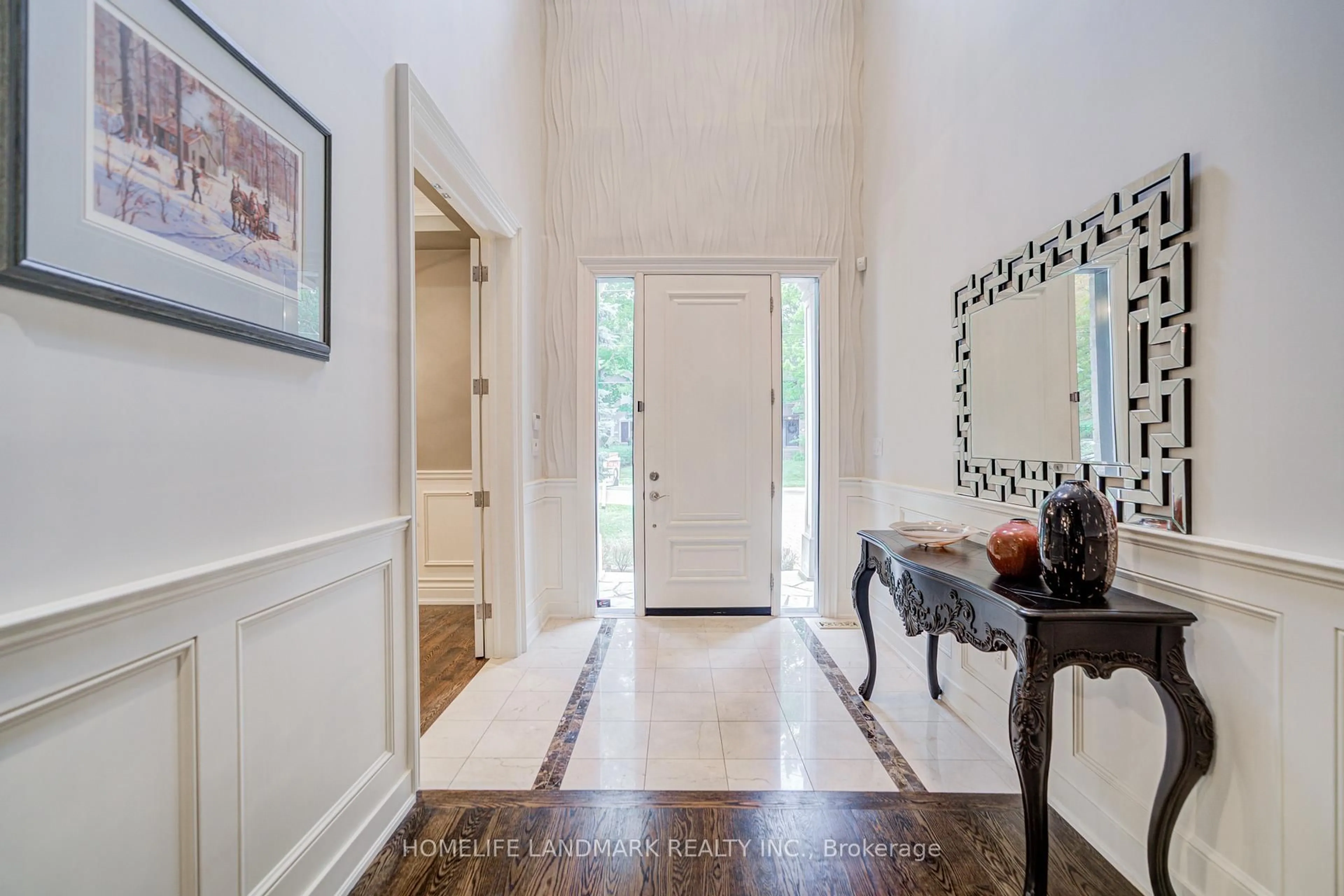 Indoor entryway for 188 Mineola Rd, Mississauga Ontario L5G 2E9