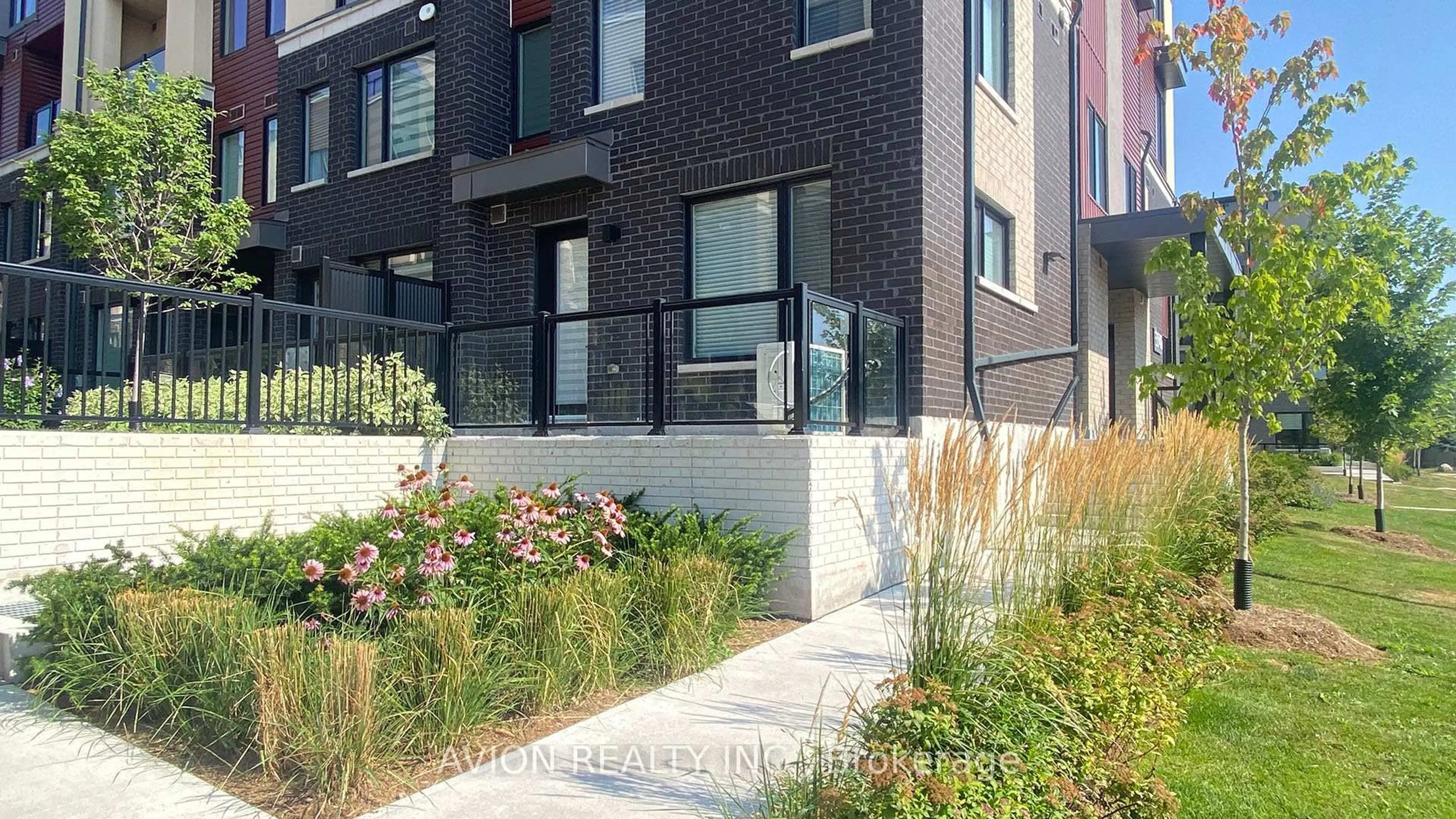 Home with brick exterior material, street for 3546 Colonial Dr ## 2, Mississauga Ontario L5L 0C1