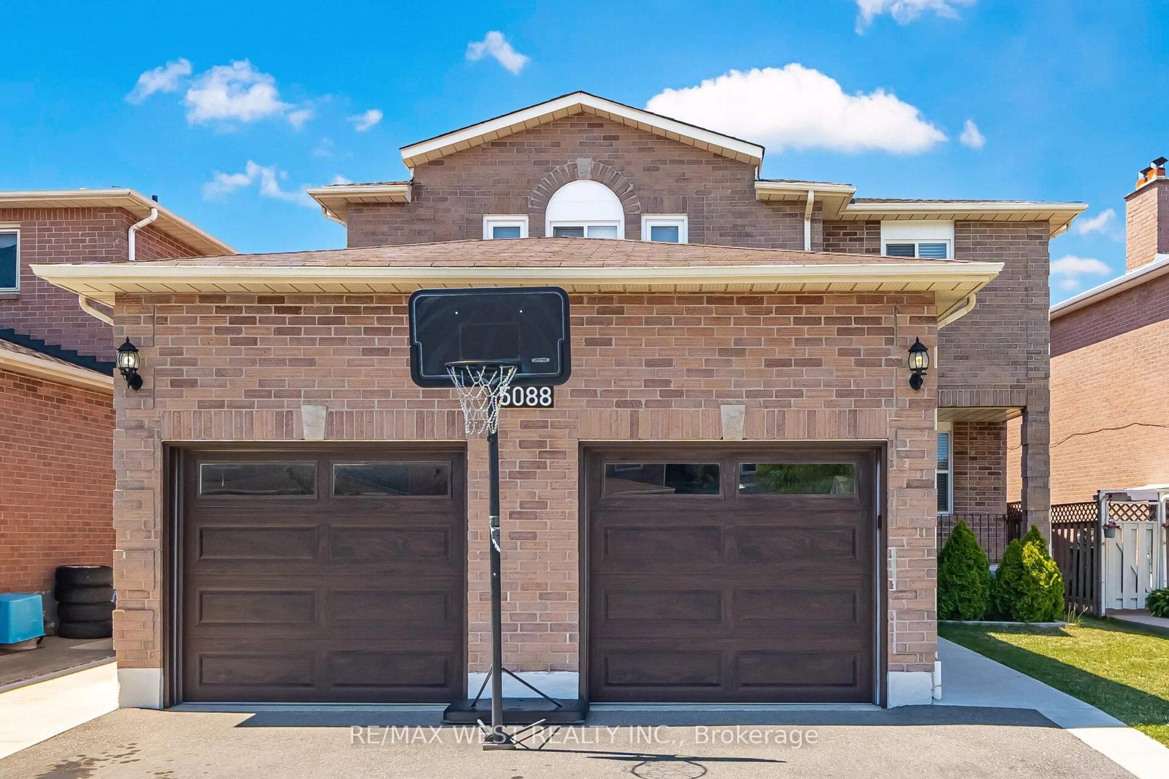 Home with brick exterior material, street for 5088 Guildwood Way, Mississauga Ontario L5R 2R6