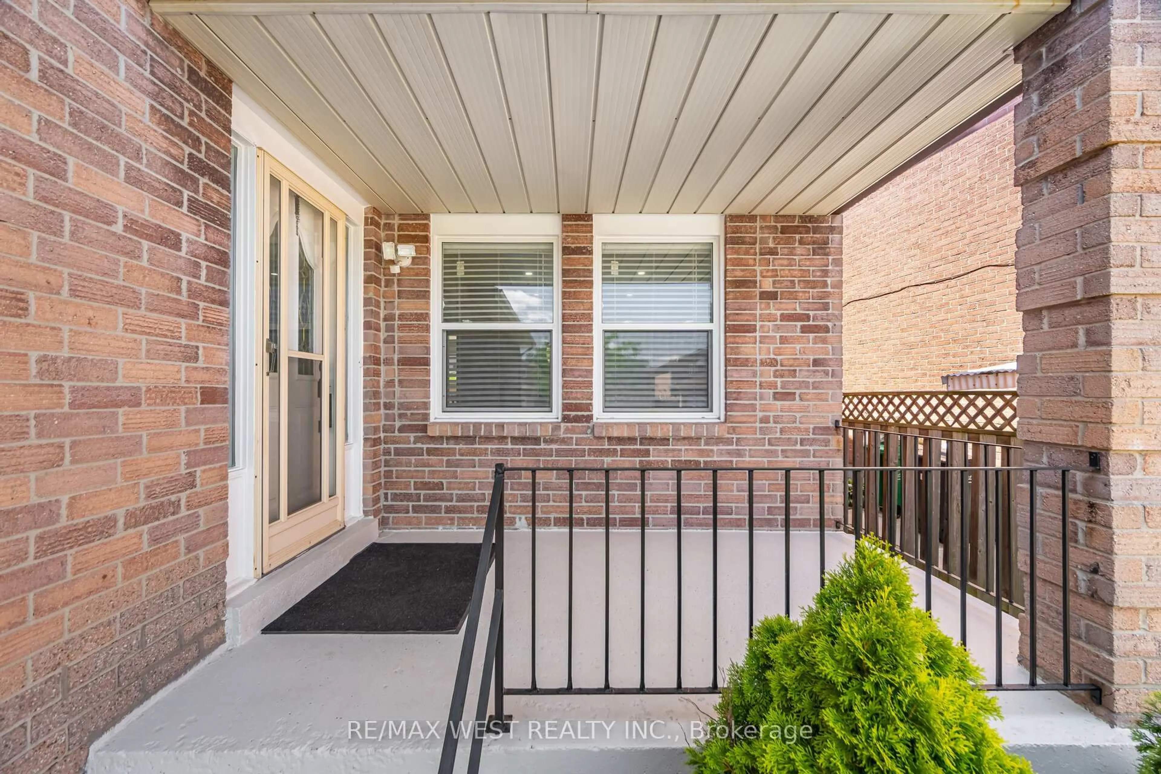 Unknown for 5088 Guildwood Way, Mississauga Ontario L5R 2R6