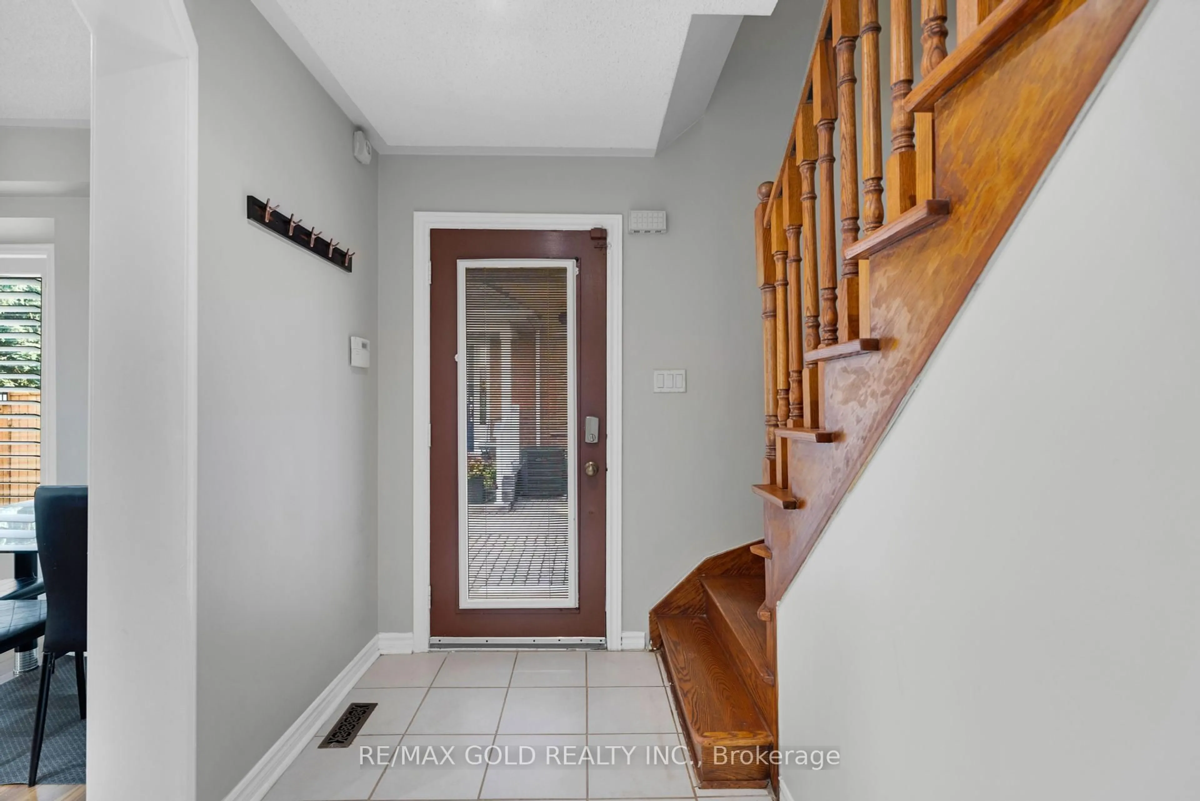 Indoor foyer for 146 Clover Bloom Rd, Brampton Ontario L6R 1S5