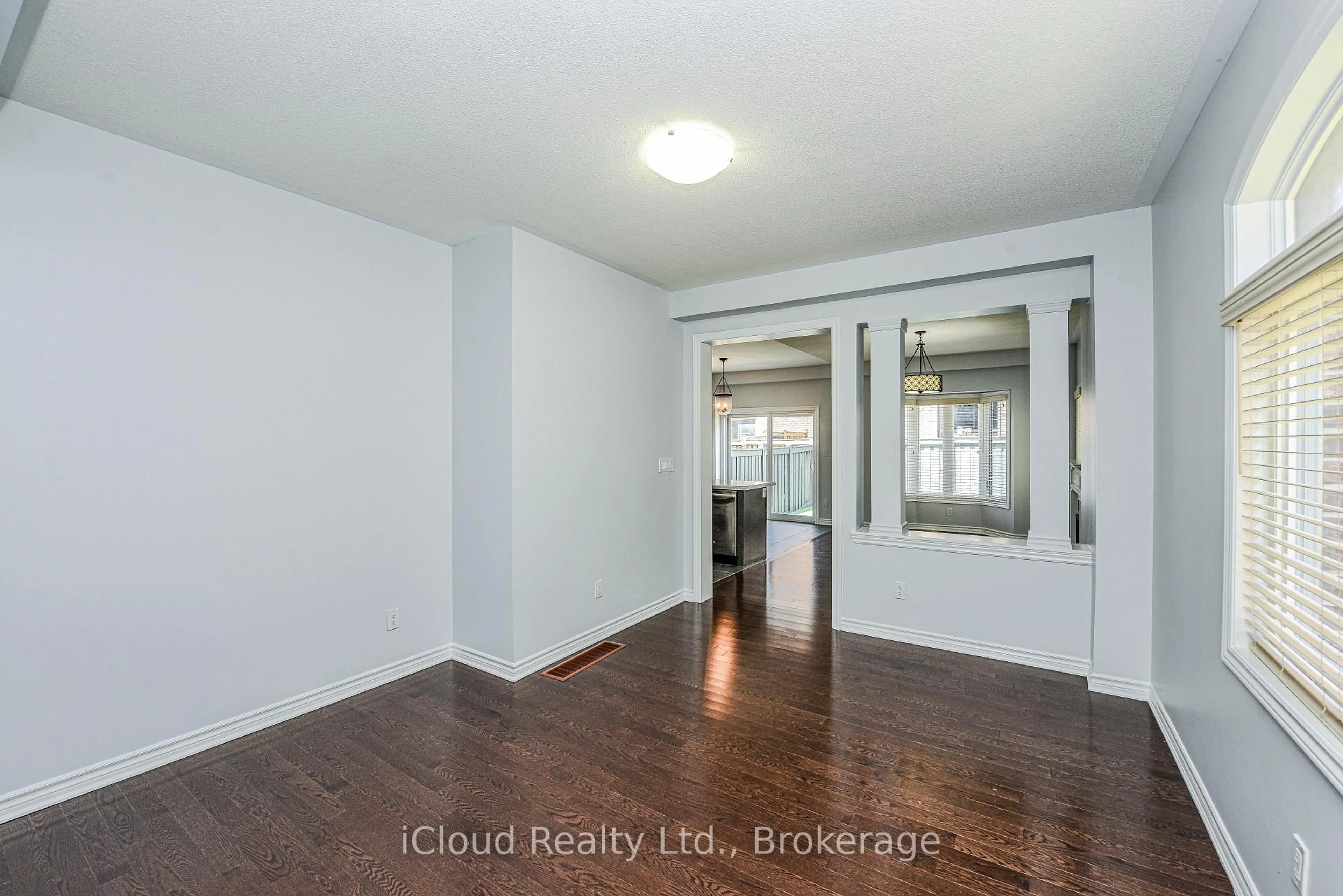 Indoor entryway for 29 Gammon Cres, Brampton Ontario L6Y 6B7