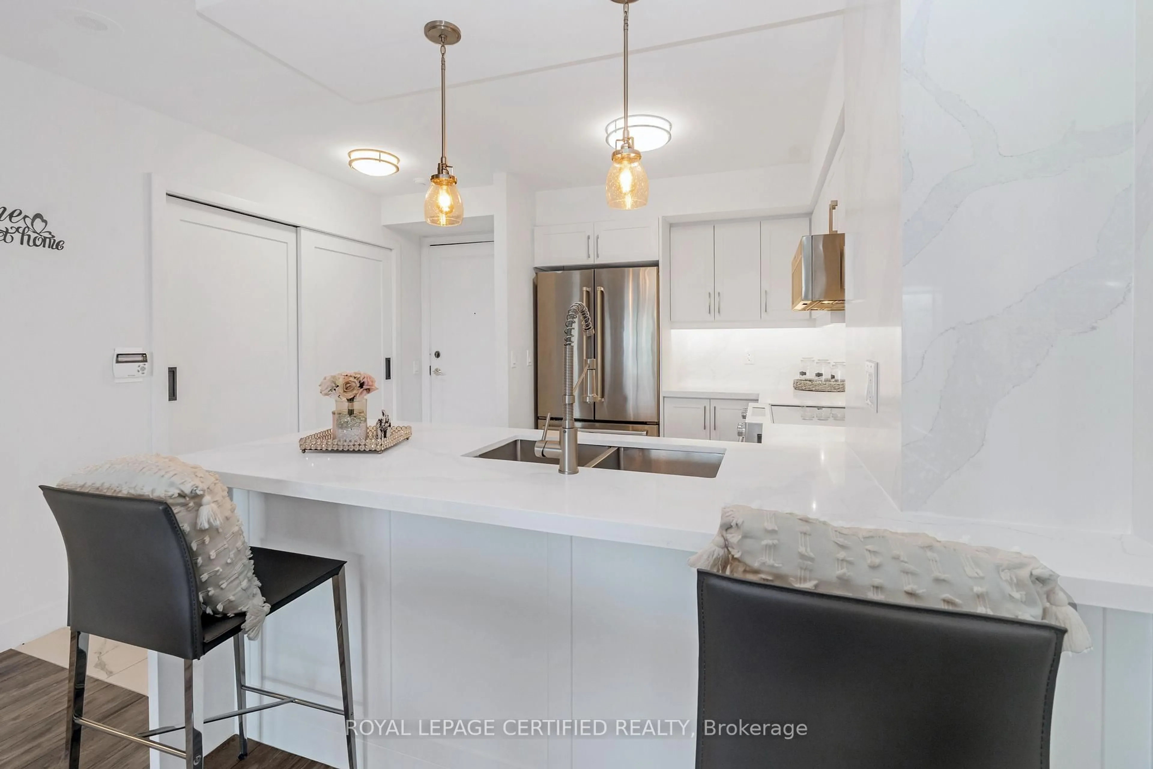 Open concept kitchen, ceramic/tile floor for 25 Kingsbridge Garden Circ #1527, Mississauga Ontario L5R 4B1