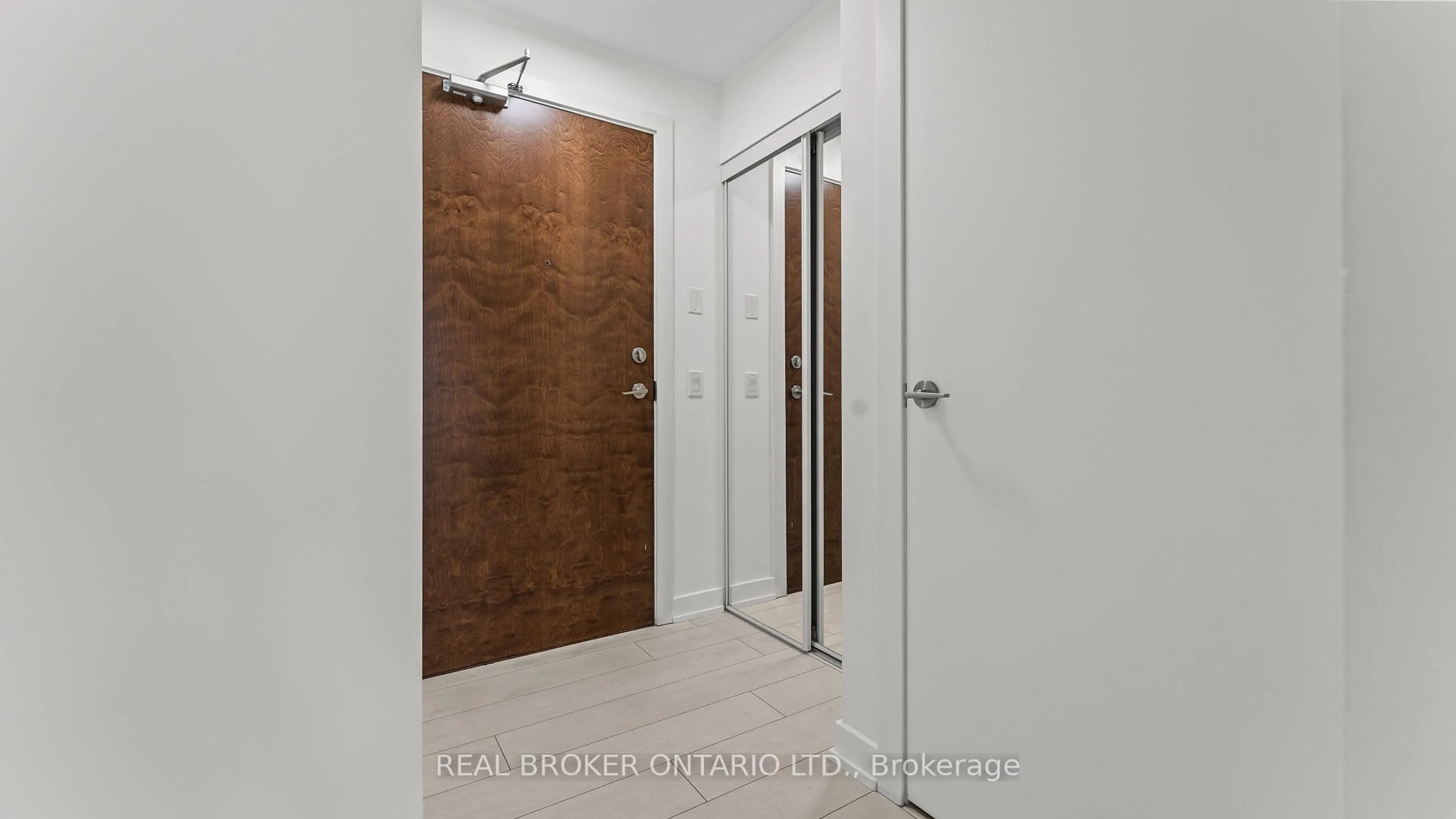 Indoor entryway for 2220 Lake Shore Blvd #1604, Toronto Ontario M8V 0C1