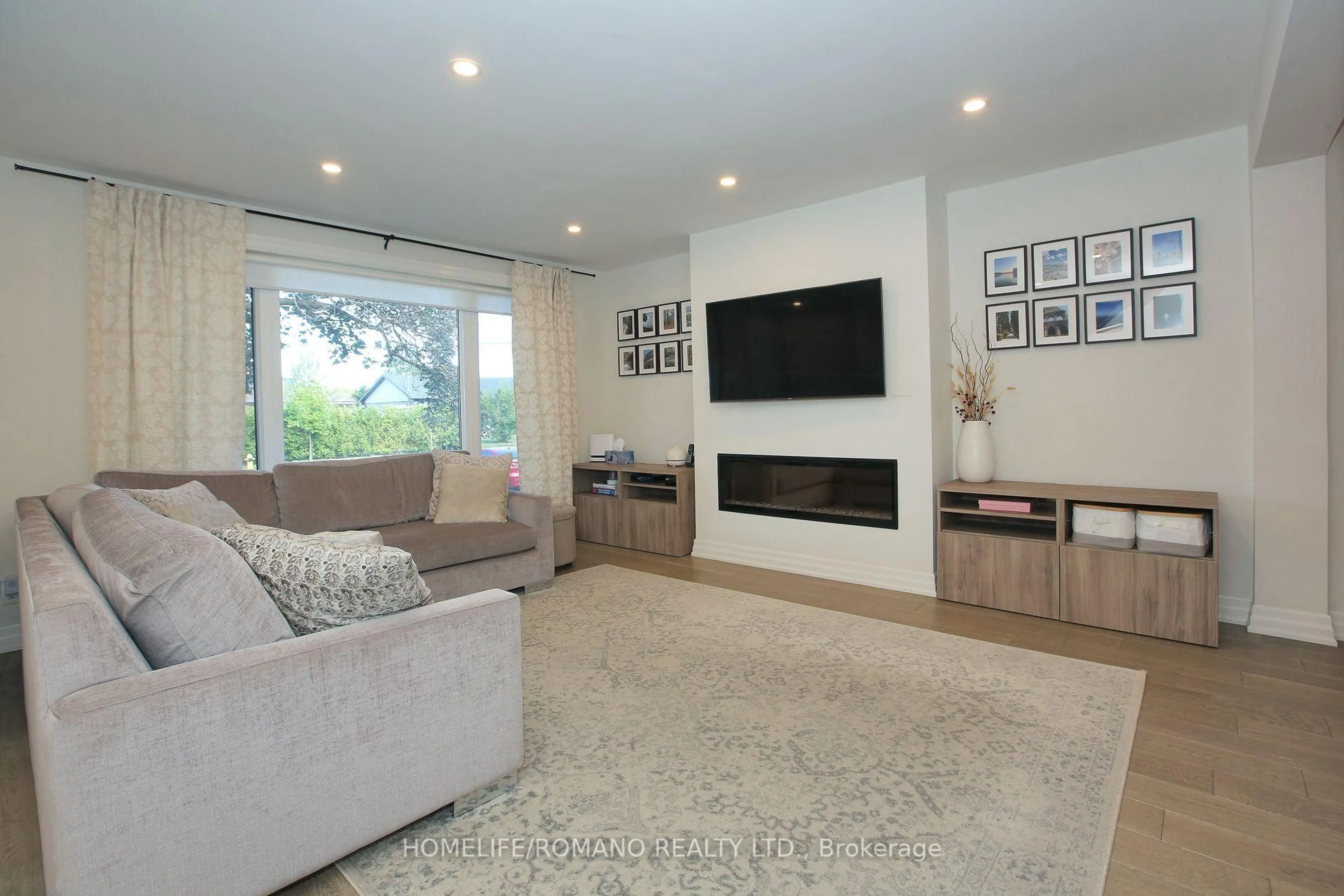 Living room with furniture, unknown for 72 Deverell Cres, Toronto Ontario M3K 1C8