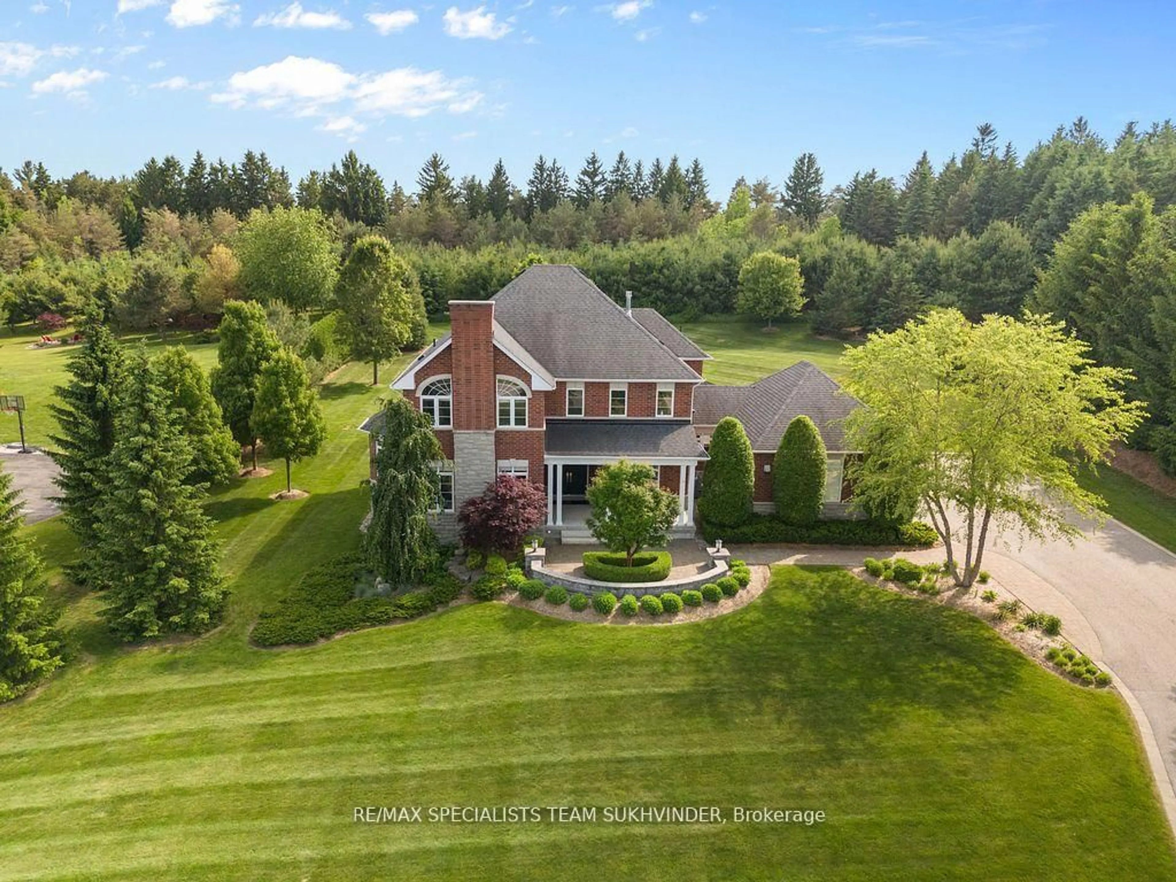 A pic from outside/outdoor area/front of a property/back of a property/a pic from drone, unknown for 37 Doctor Reynar Rd, Caledon Ontario L7E 4H3