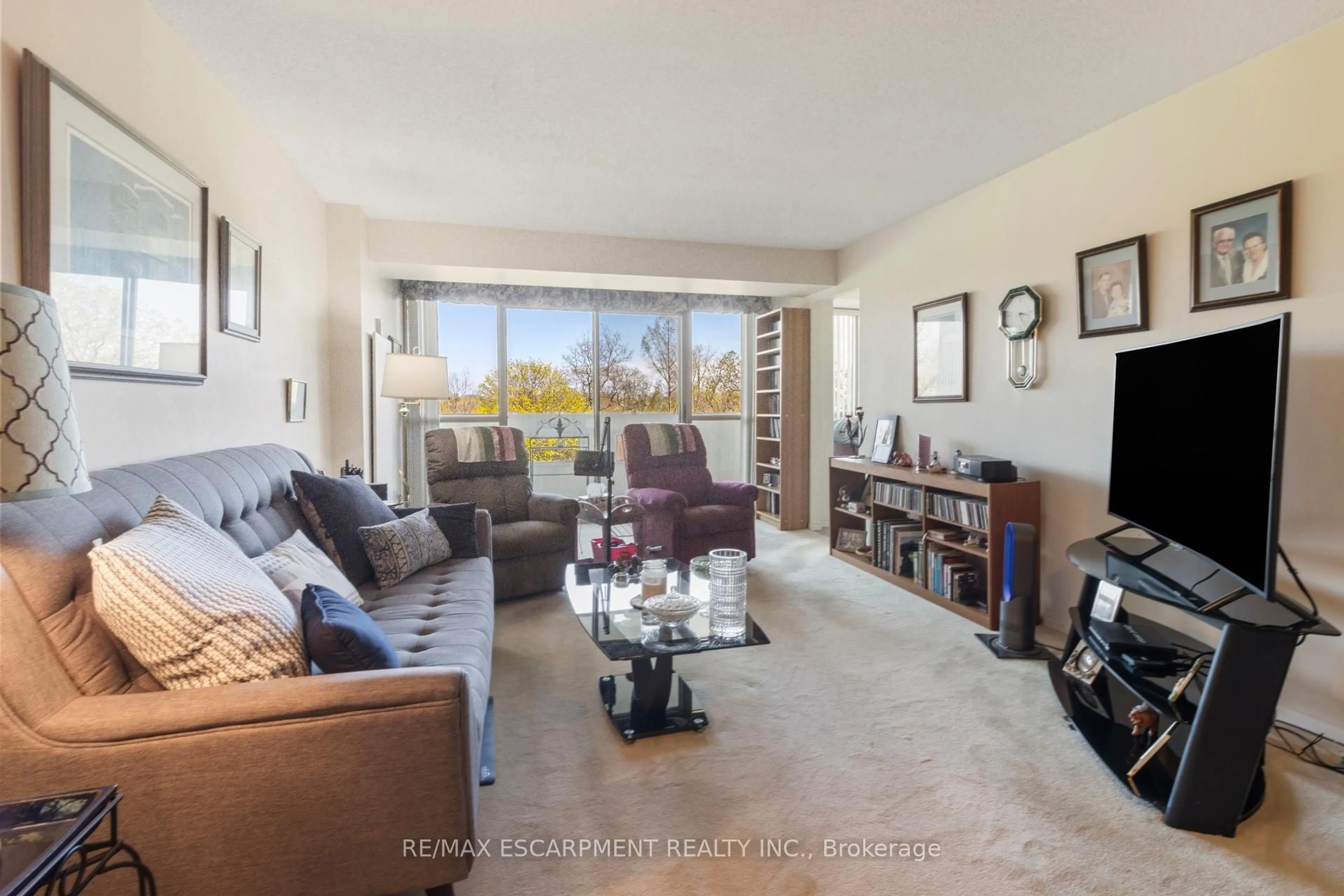 Living room with furniture, unknown for 5070 Pinedale Ave #302, Burlington Ontario L7L 5V6