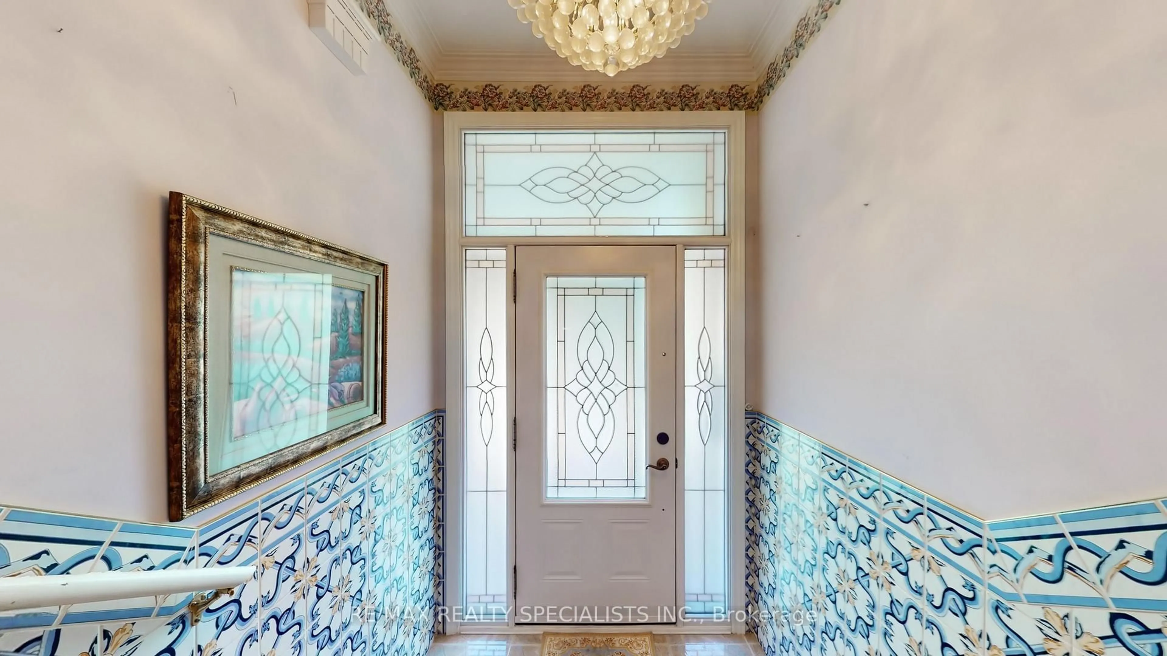 Indoor foyer for 1470 Sherway Dr, Mississauga Ontario L4X 1C2