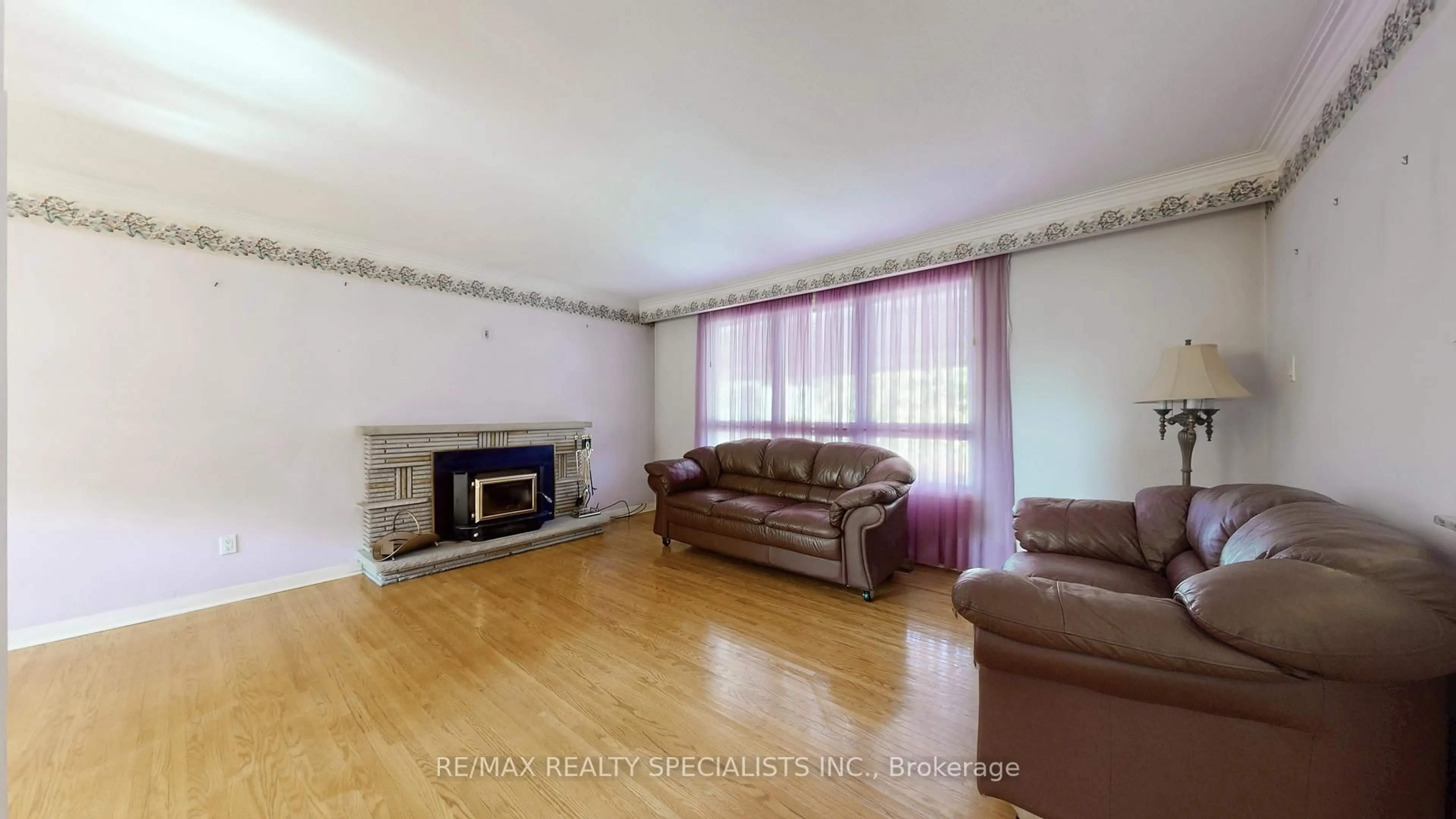 Living room with furniture, wood/laminate floor for 1470 Sherway Dr, Mississauga Ontario L4X 1C2