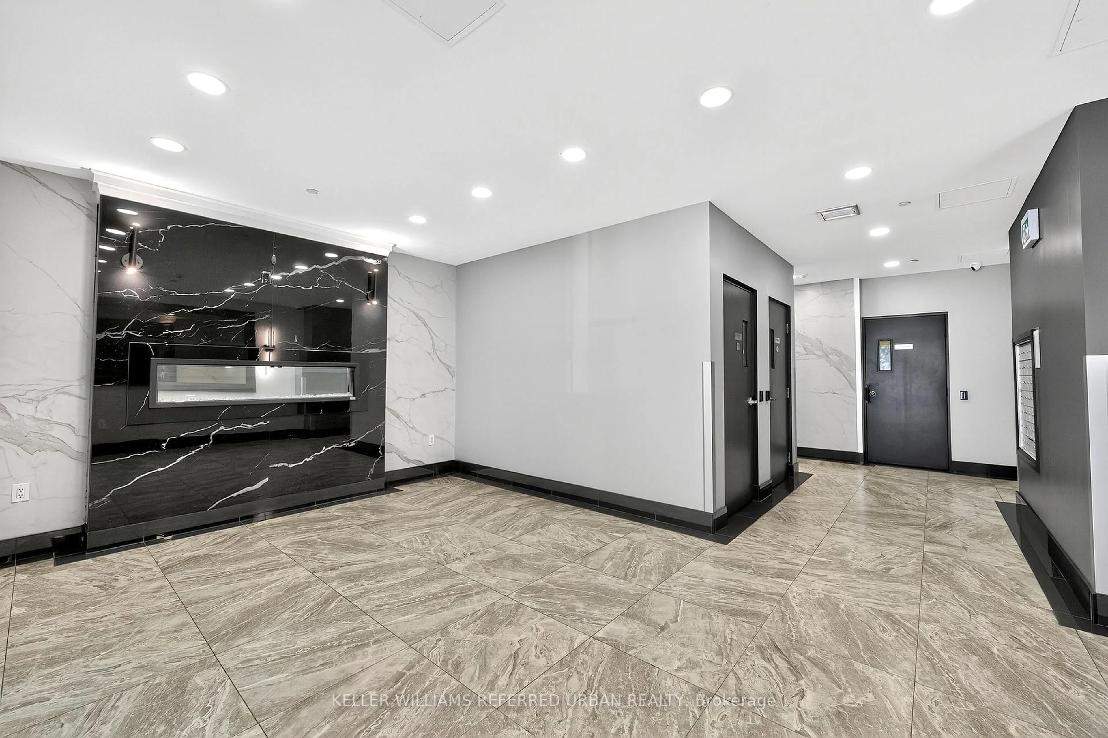 Unknown for 1881 Jane St #401, Toronto Ontario M9N 3S7