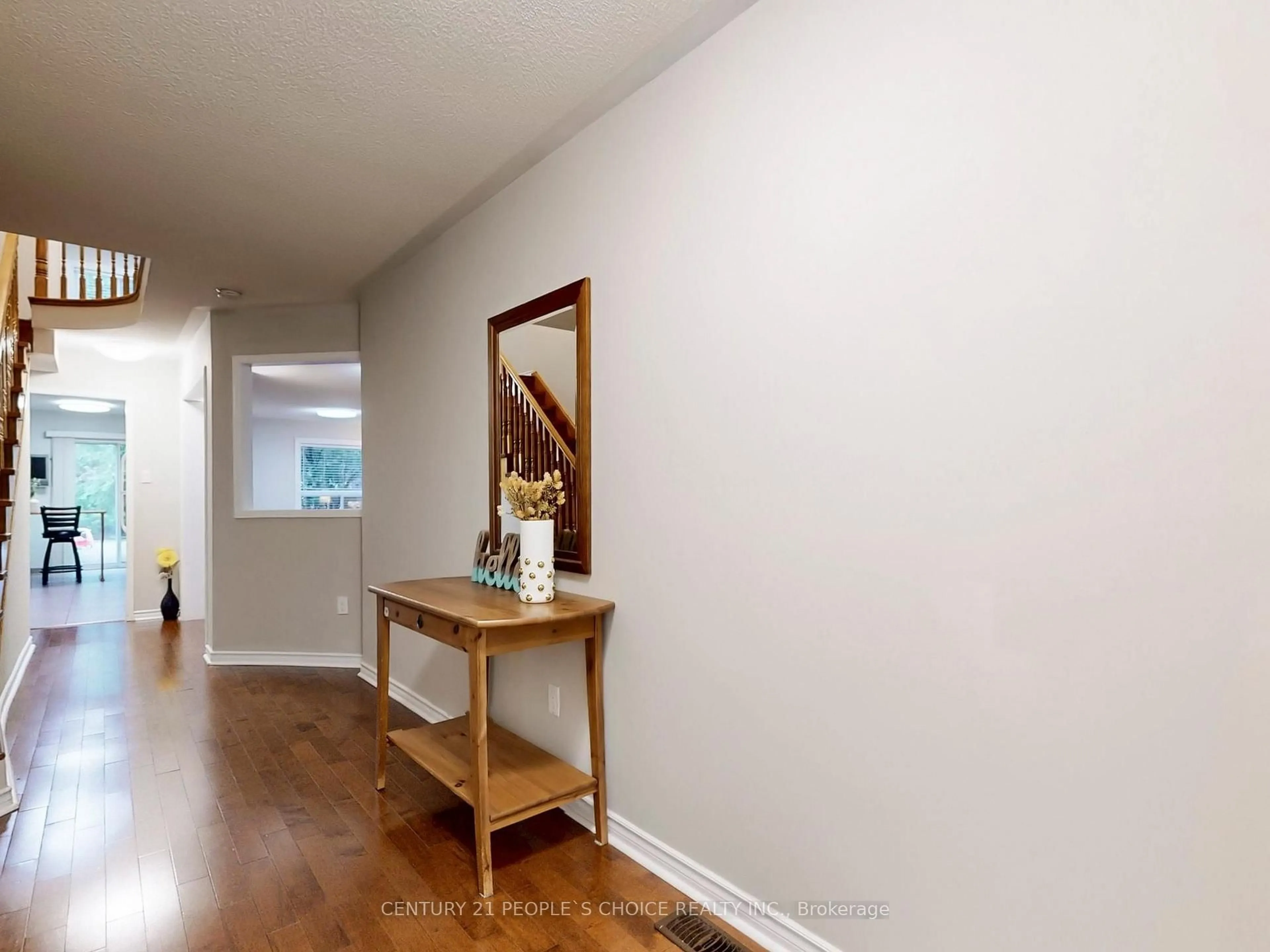 Indoor entryway for 6050 Bidwell Tr #66, Mississauga Ontario L5V 1V6