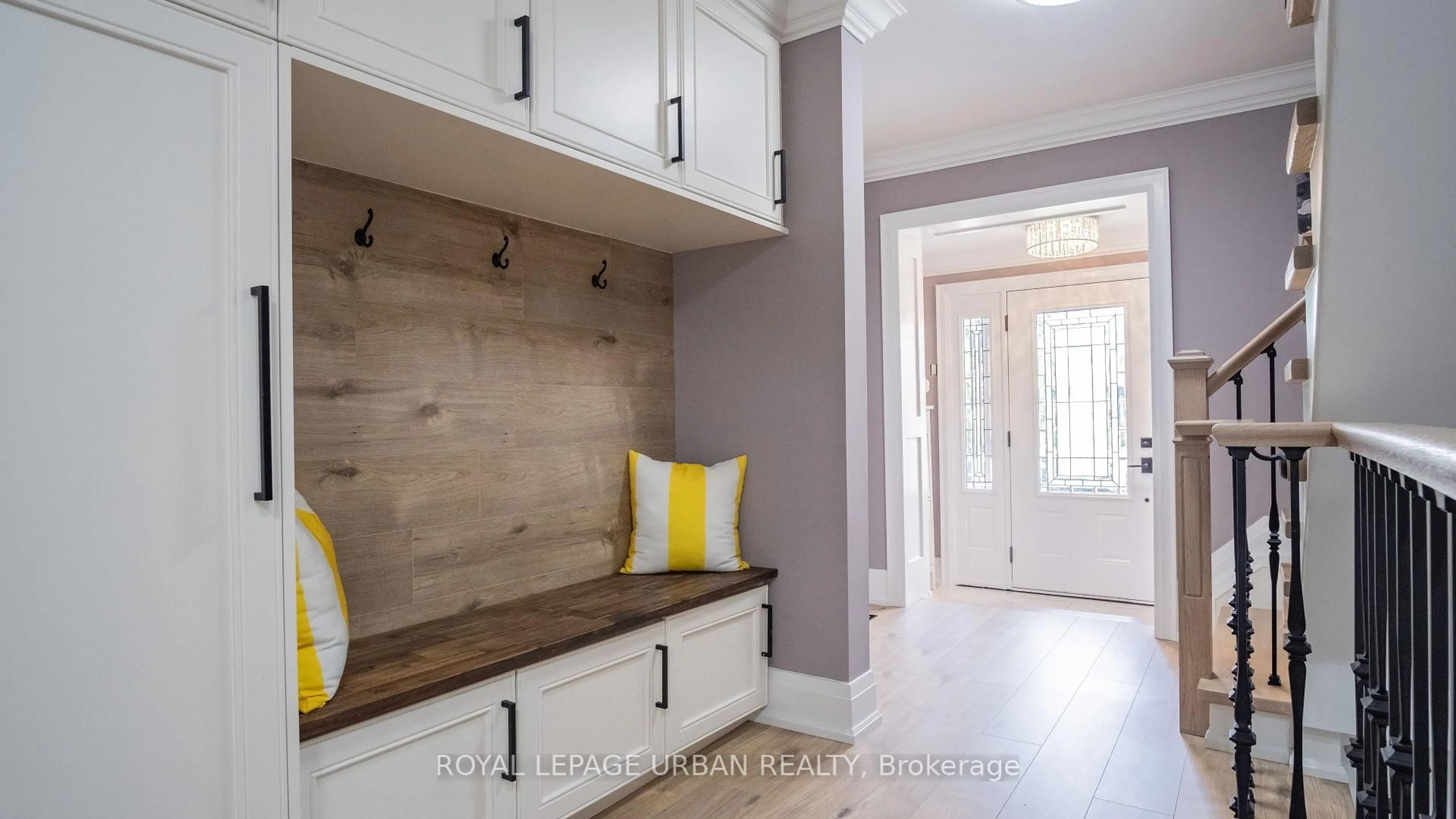 Indoor entryway for 4 Deerfield Cres, Brampton Ontario L6T 1K6