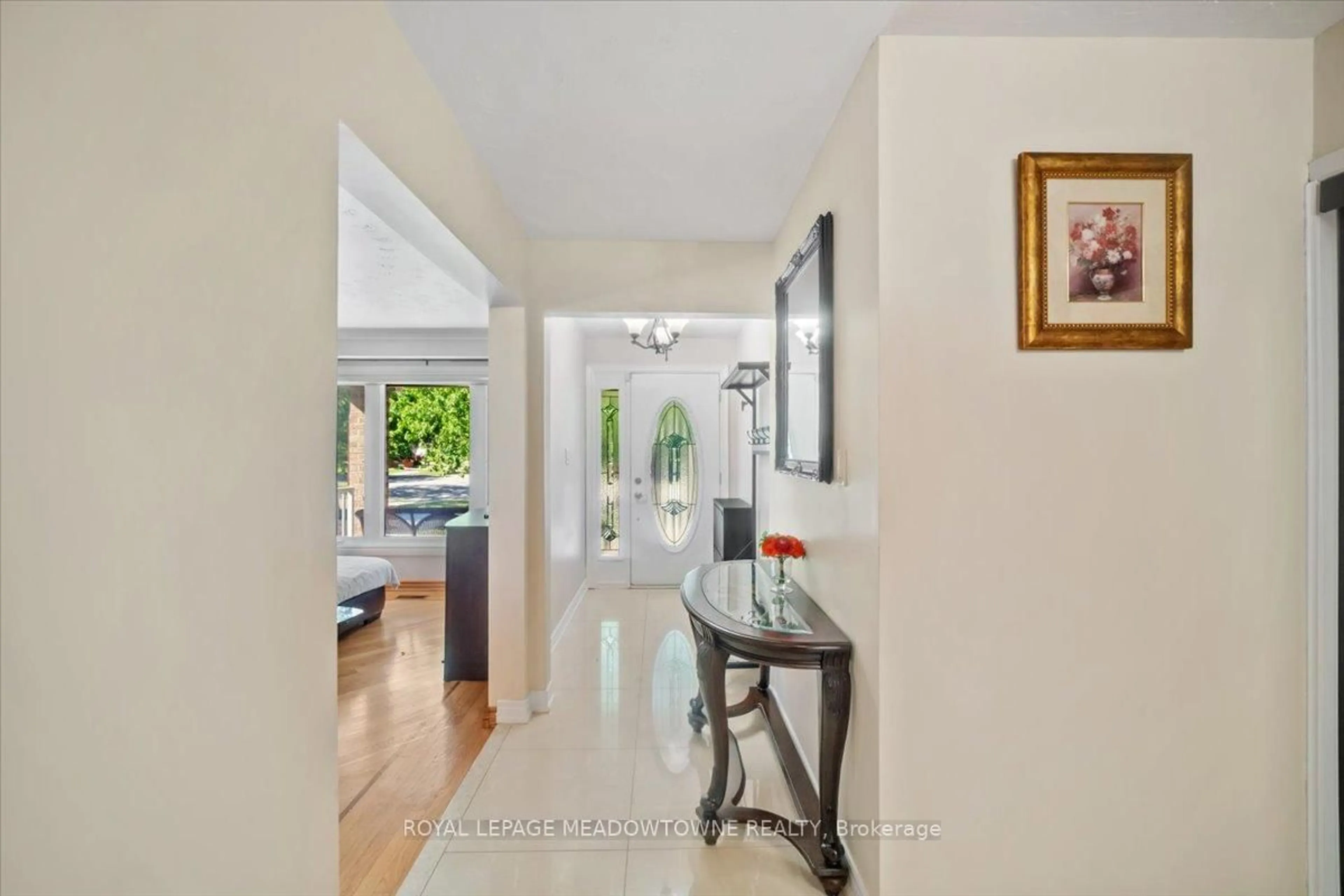 Indoor entryway for 836 Greycedar Cres, Mississauga Ontario L4W 3J8