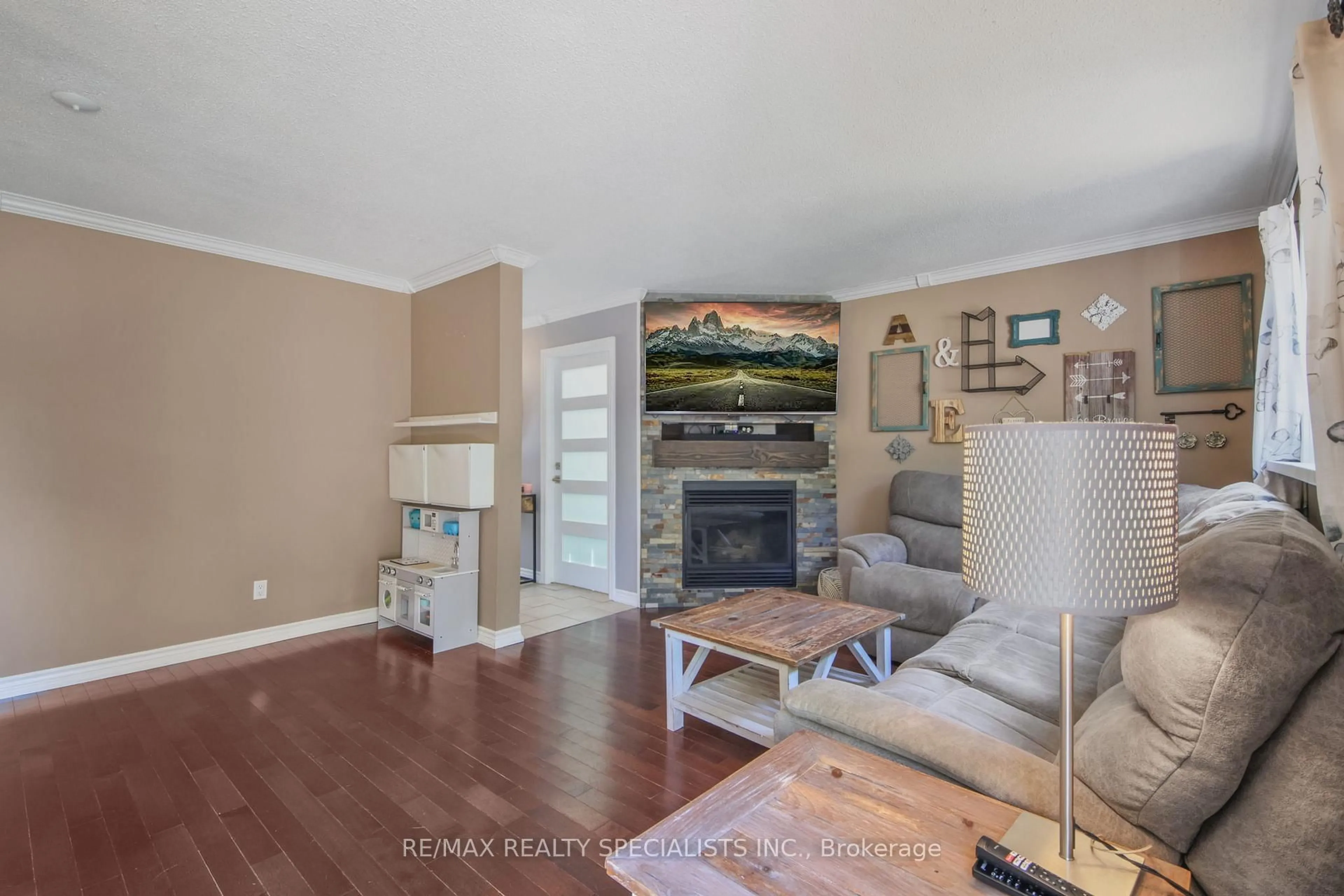 Living room with furniture, wood/laminate floor for 65 Charters Rd, Brampton Ontario L6V 2S8