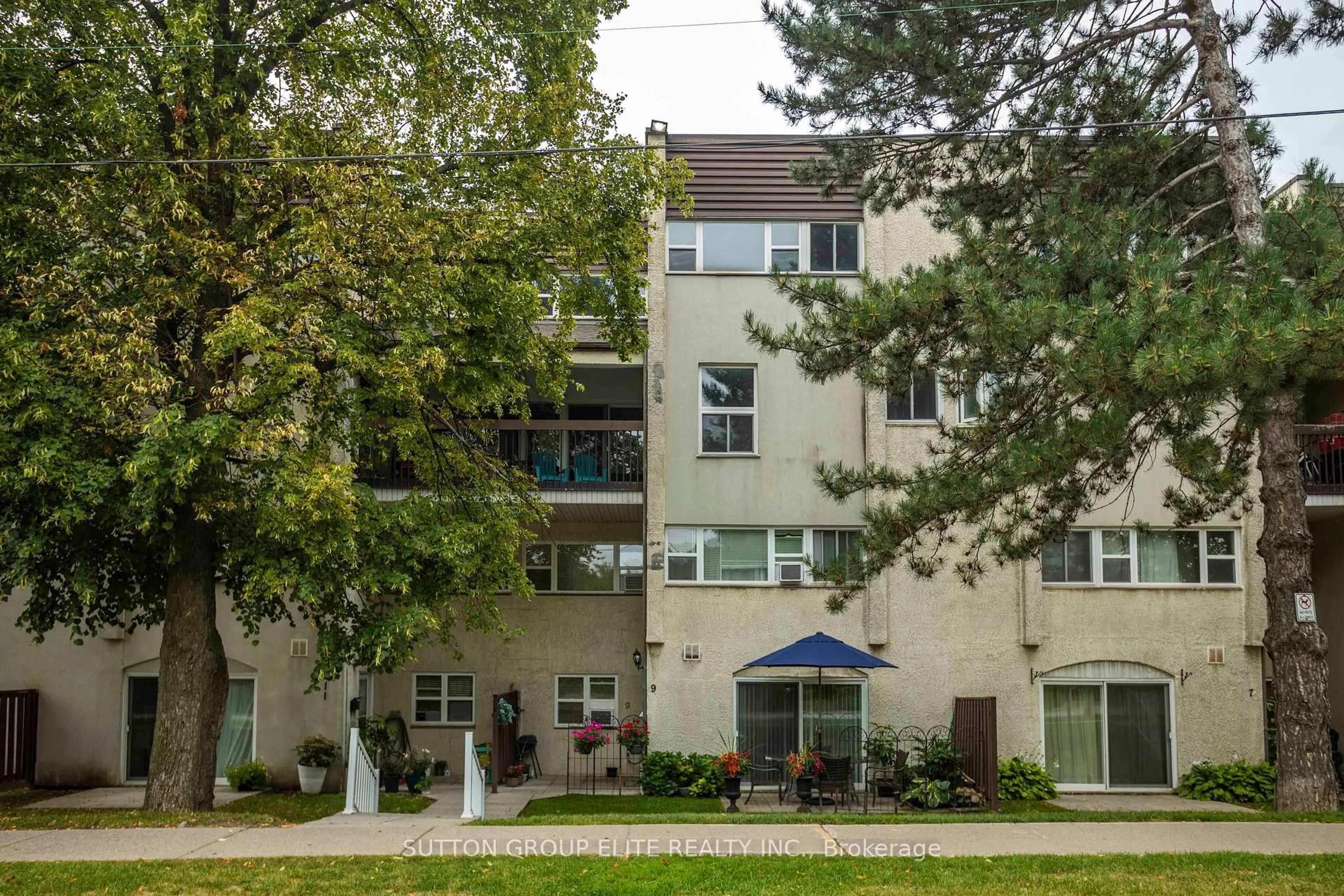 Patio, unknown for 3050 Constitution Blvd #9, Mississauga Ontario L4Y 3X1