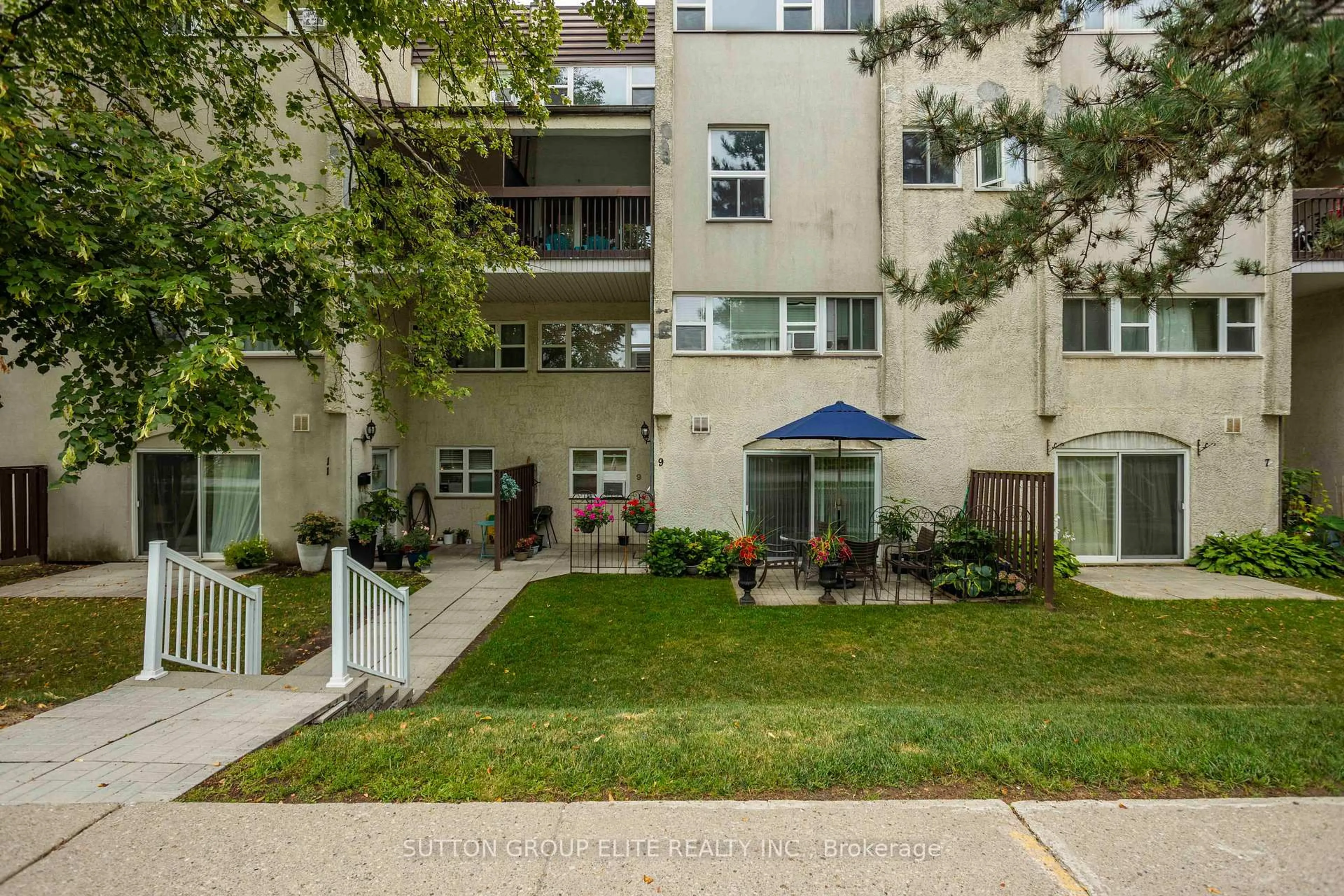 Patio, unknown for 3050 Constitution Blvd #9, Mississauga Ontario L4Y 3X1