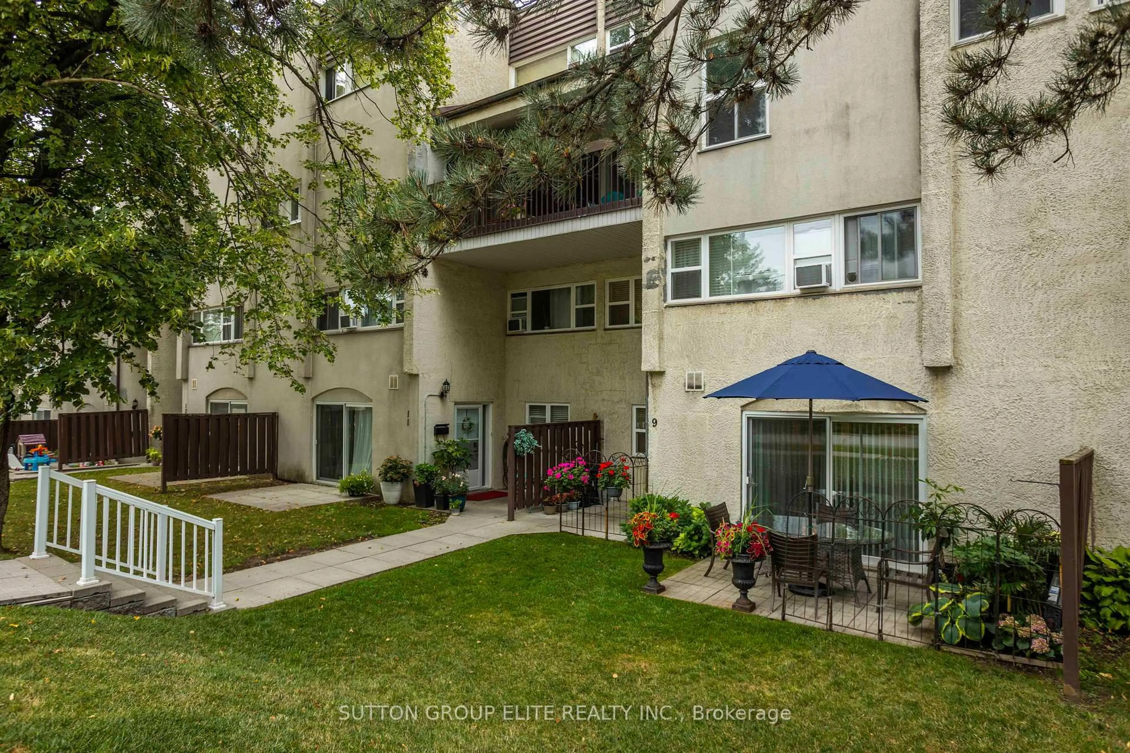 Patio, street for 3050 Constitution Blvd #9, Mississauga Ontario L4Y 3X1