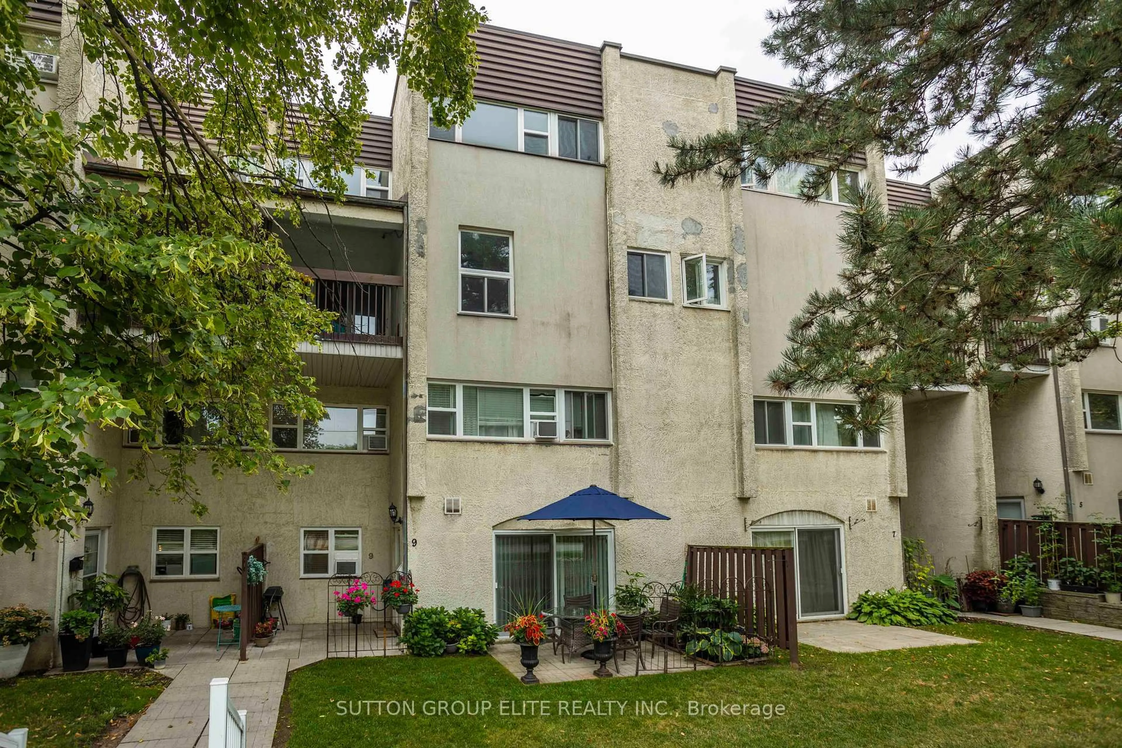 Patio, unknown for 3050 Constitution Blvd #9, Mississauga Ontario L4Y 3X1