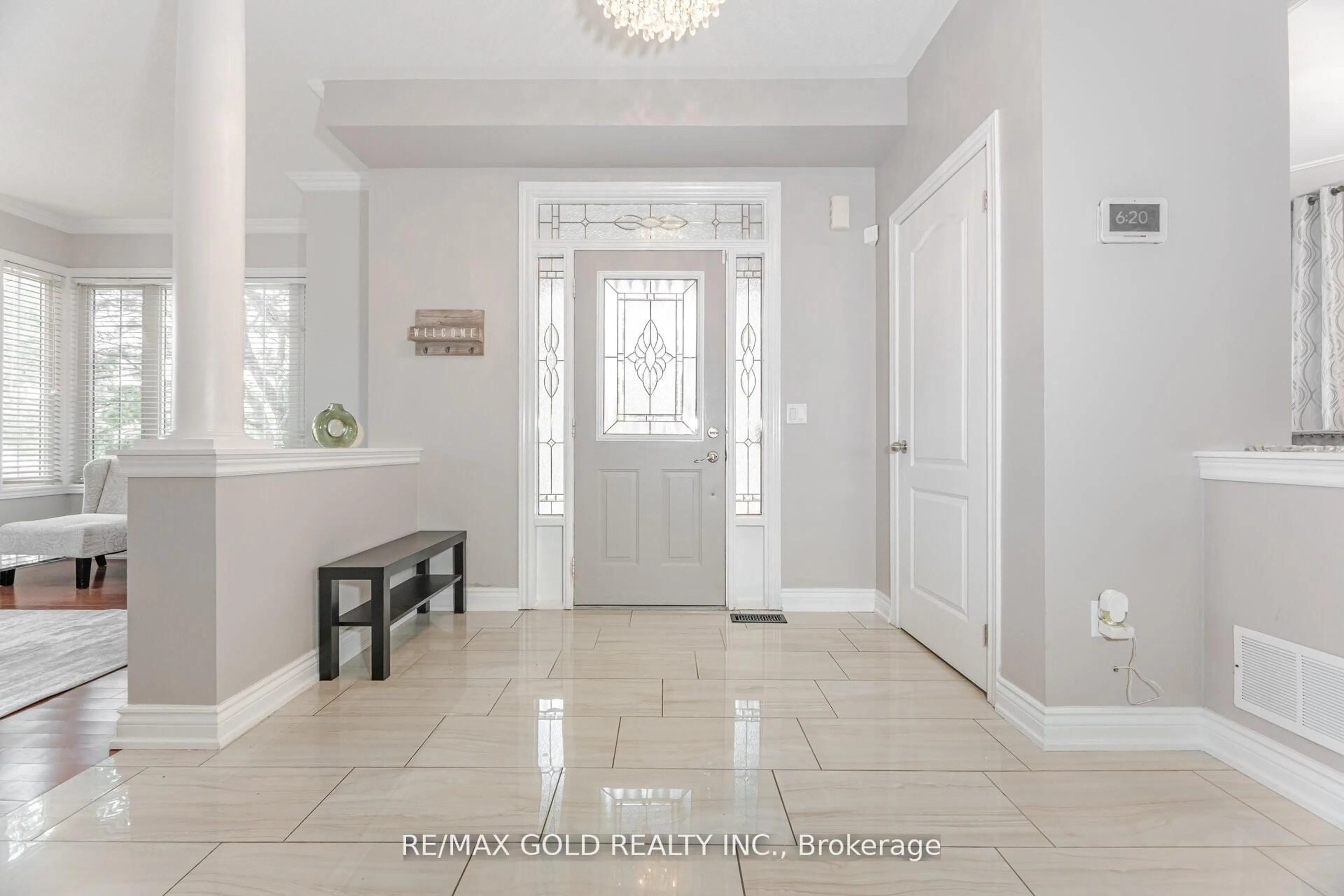 Indoor entryway for 14 Martineau Rd, Brampton Ontario L6P 1H2