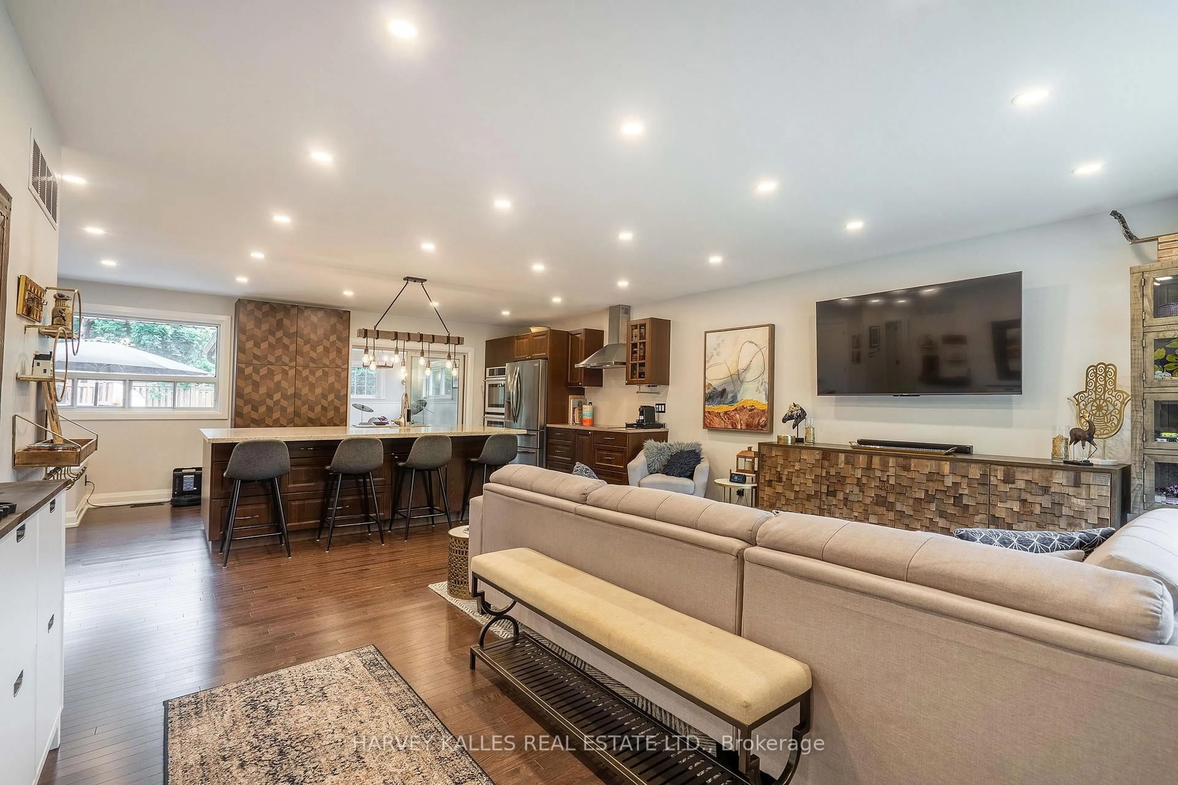 Open concept kitchen, unknown for 49 Theodore Dr, Mississauga Ontario L5M 1E5