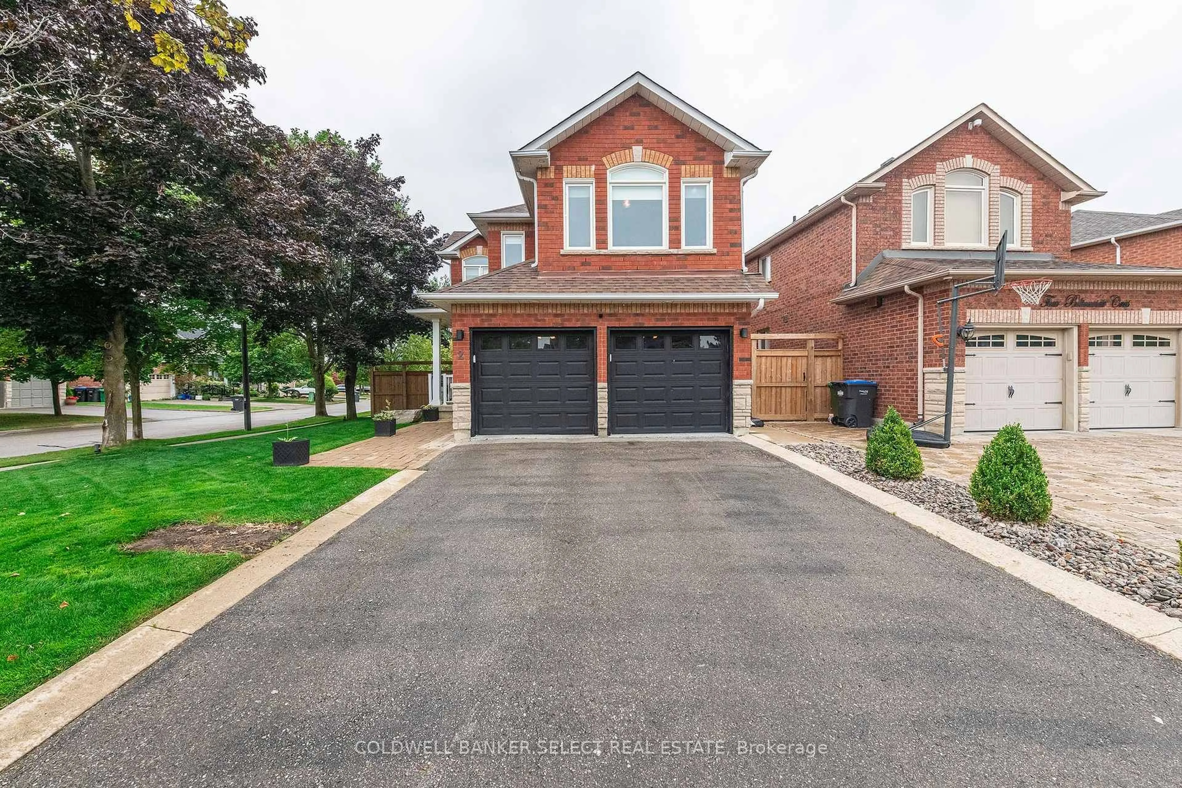 Home with brick exterior material, street for 2 Boltonview Cres, Caledon Ontario L7E 2H1