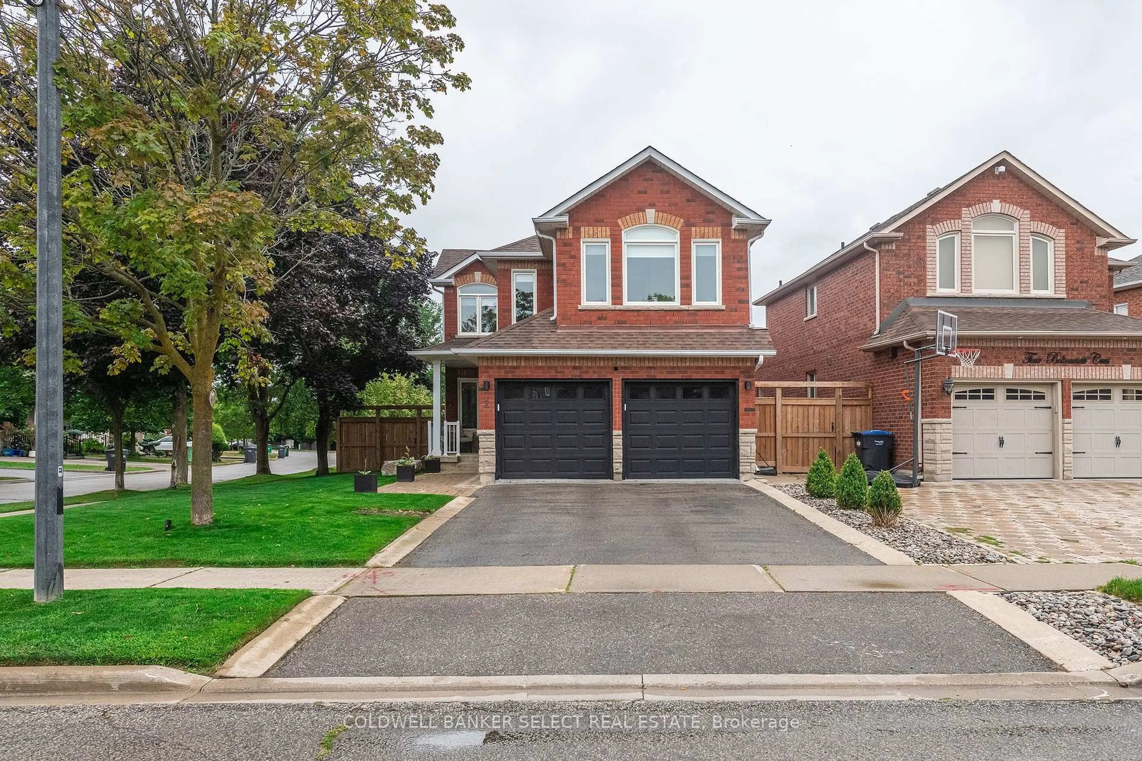 Home with brick exterior material, street for 2 Boltonview Cres, Caledon Ontario L7E 2H1
