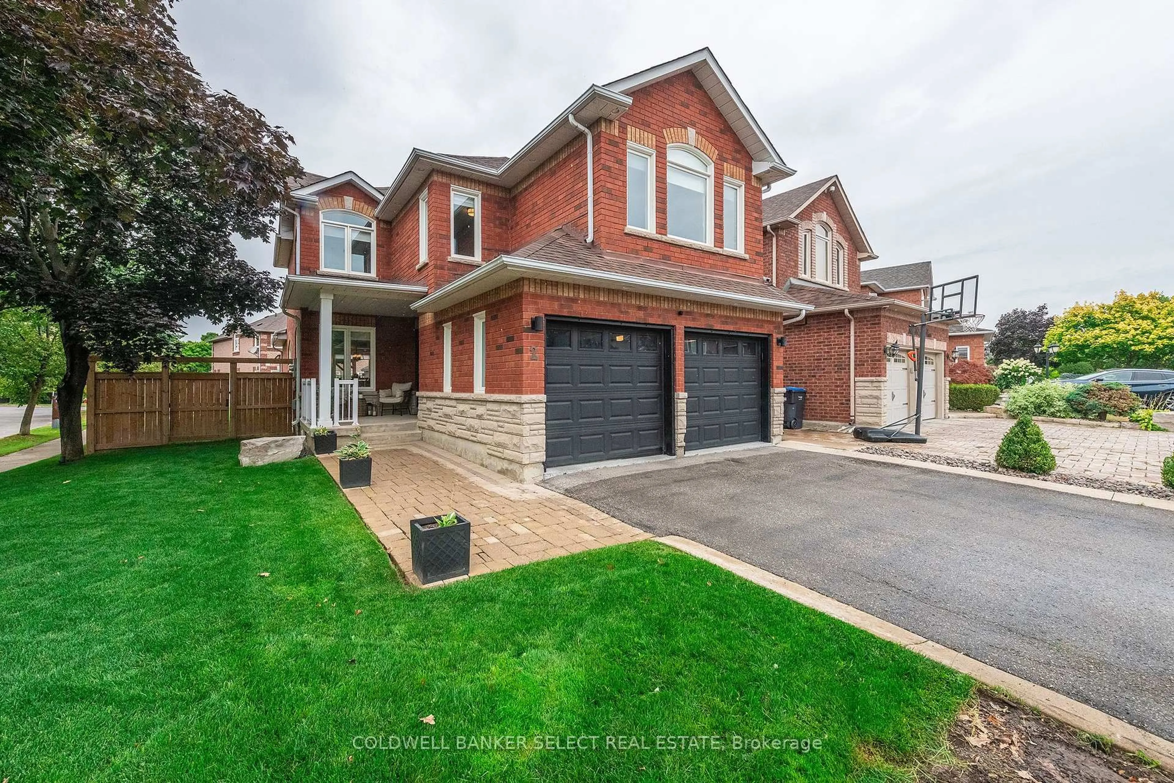 Home with brick exterior material, street for 2 Boltonview Cres, Caledon Ontario L7E 2H1