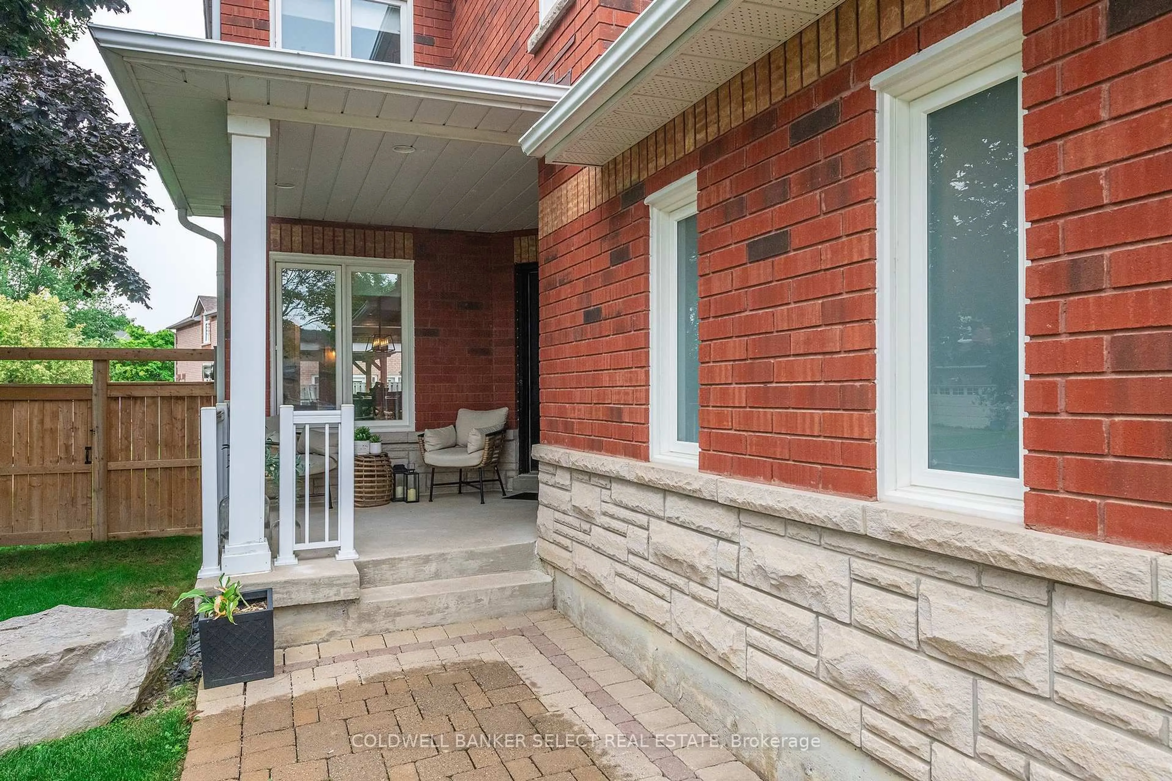 Home with brick exterior material, street for 2 Boltonview Cres, Caledon Ontario L7E 2H1