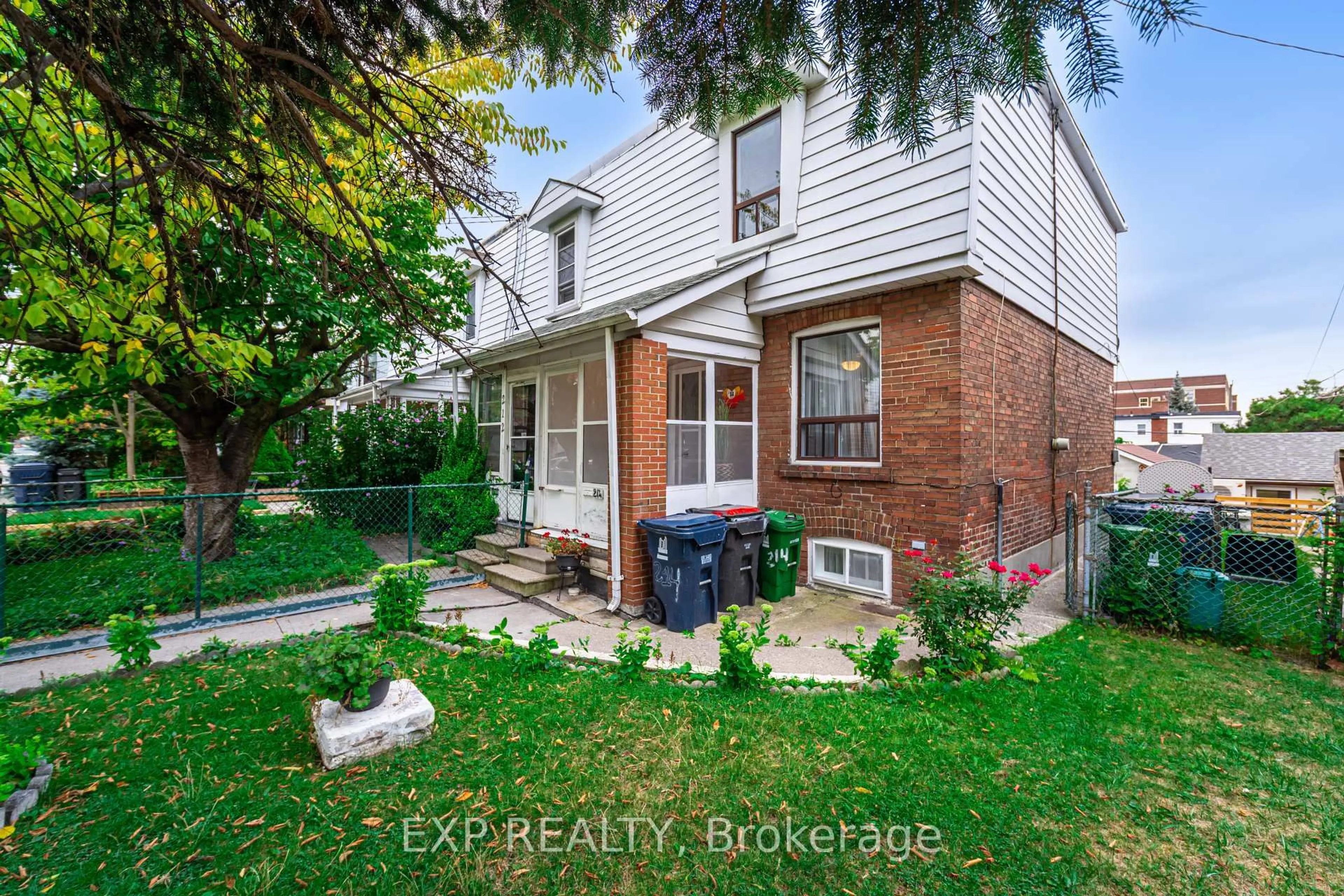 A pic from outside/outdoor area/front of a property/back of a property/a pic from drone, street for 214 Silverthorn Ave, Toronto Ontario M6N 3K4