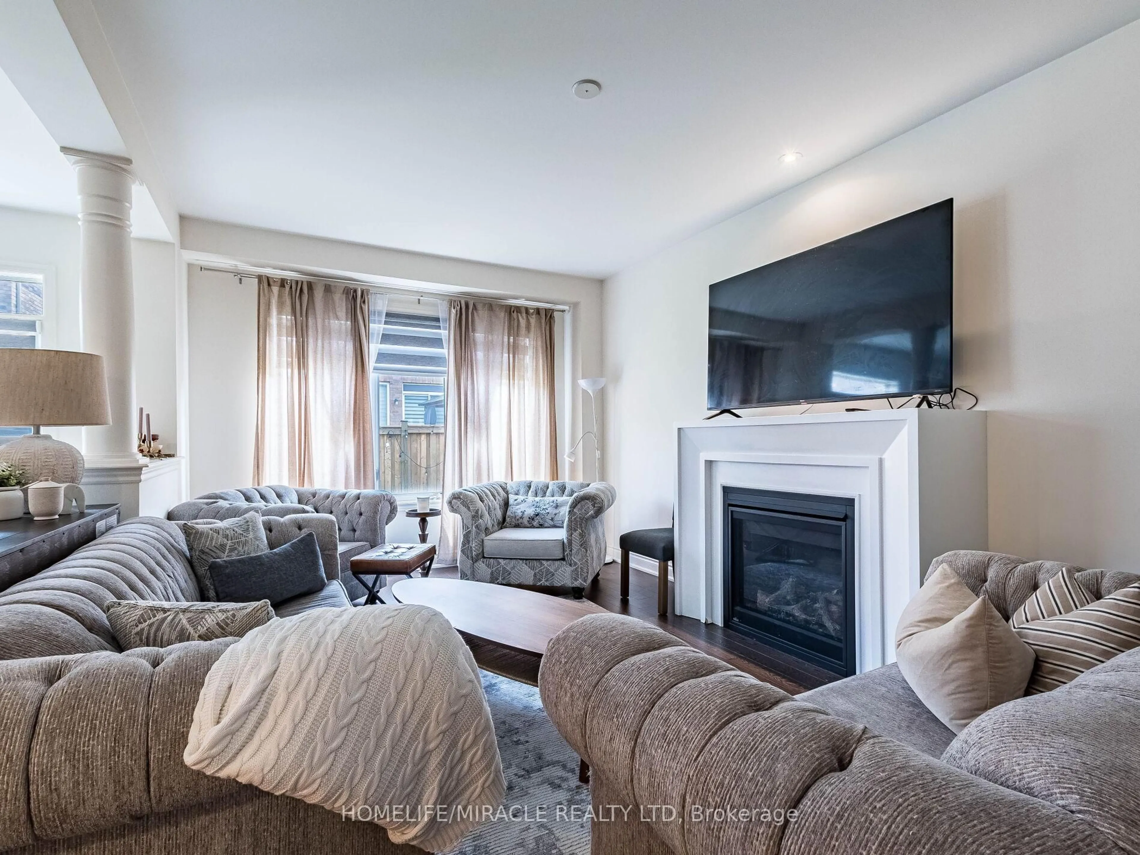 Living room with furniture, unknown for 25 Kambalda Rd, Brampton Ontario L7A 5J3