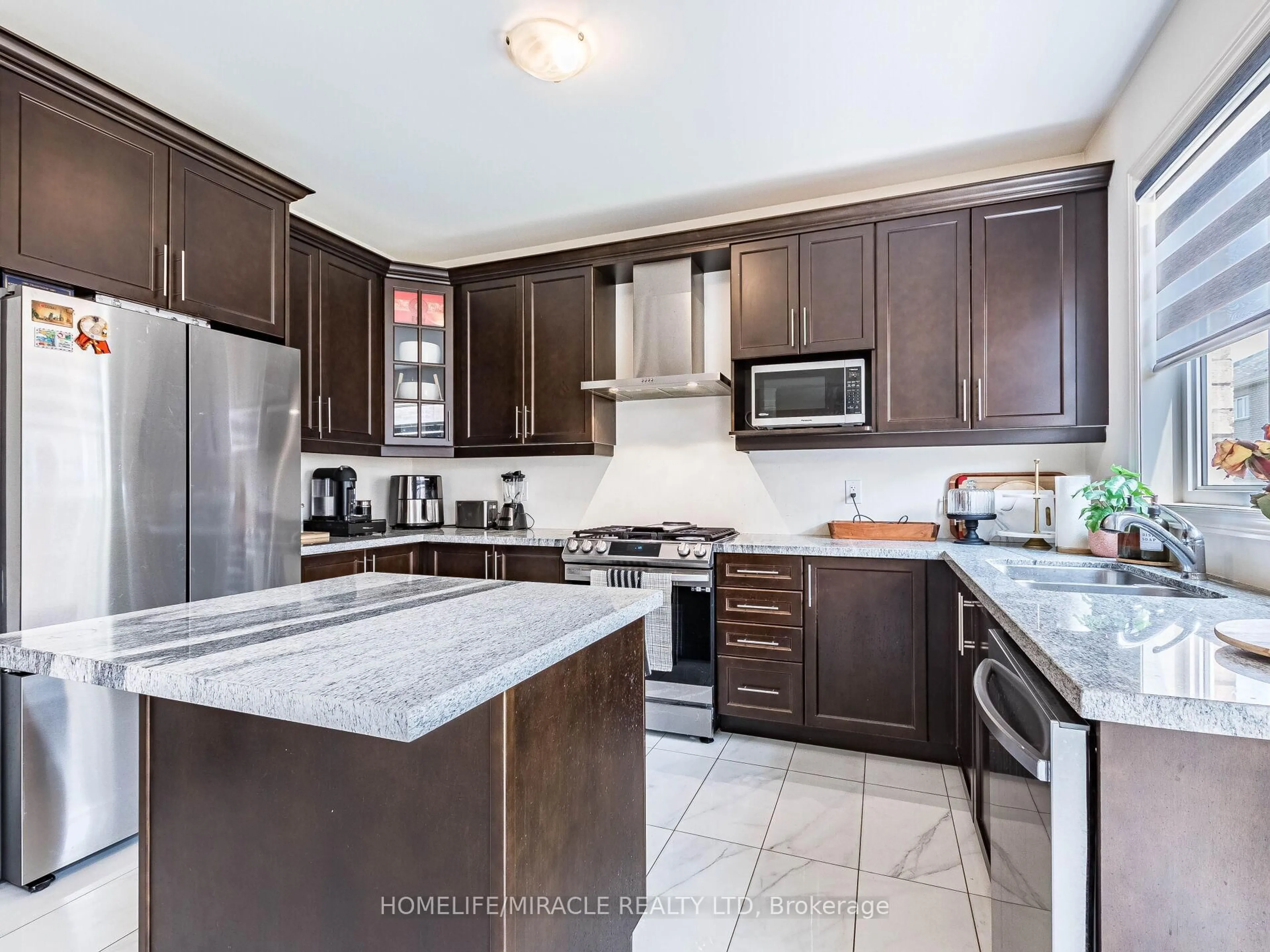 Contemporary kitchen, ceramic/tile floor for 25 Kambalda Rd, Brampton Ontario L7A 5J3