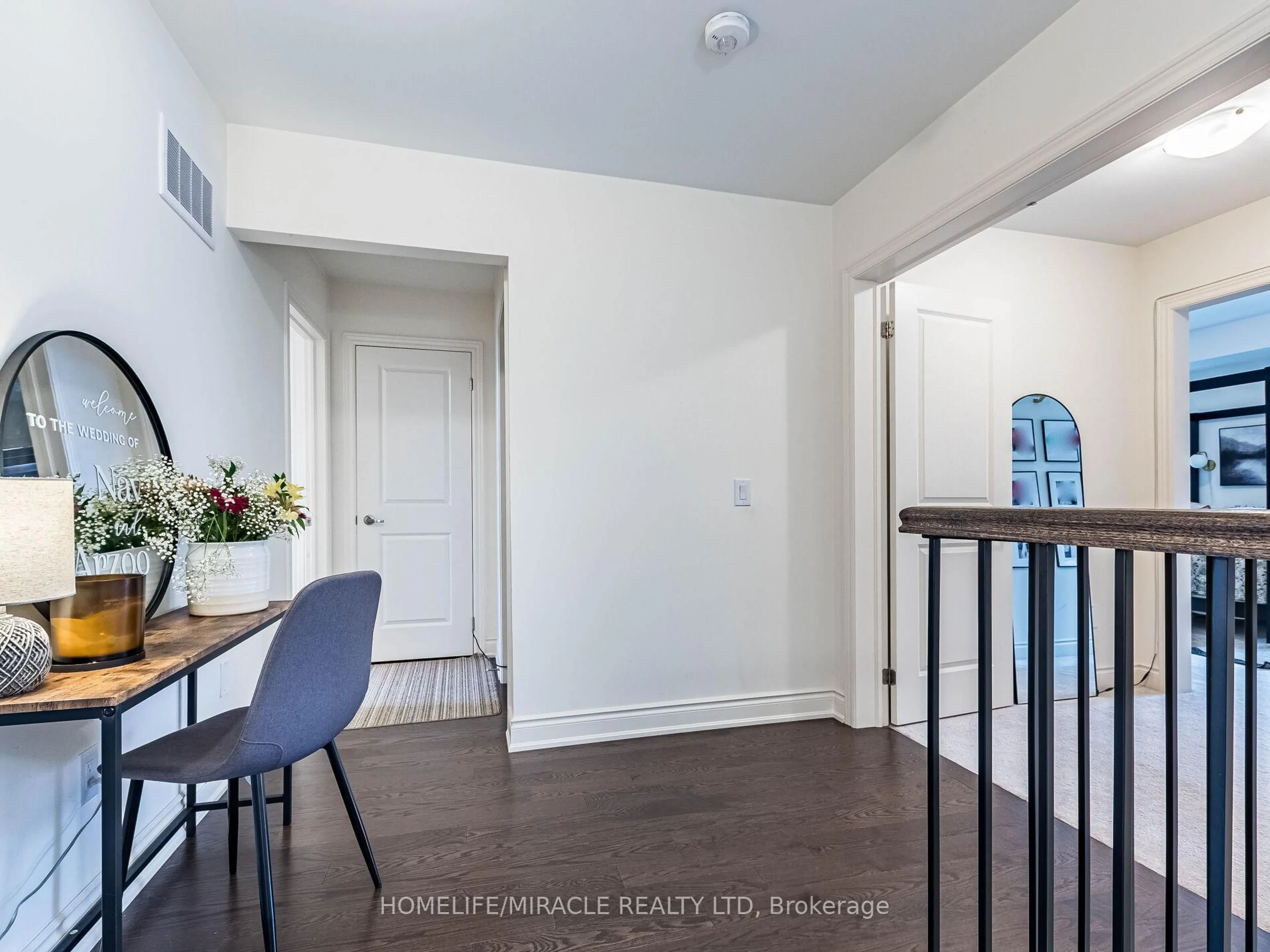 Indoor entryway for 25 Kambalda Rd, Brampton Ontario L7A 5J3