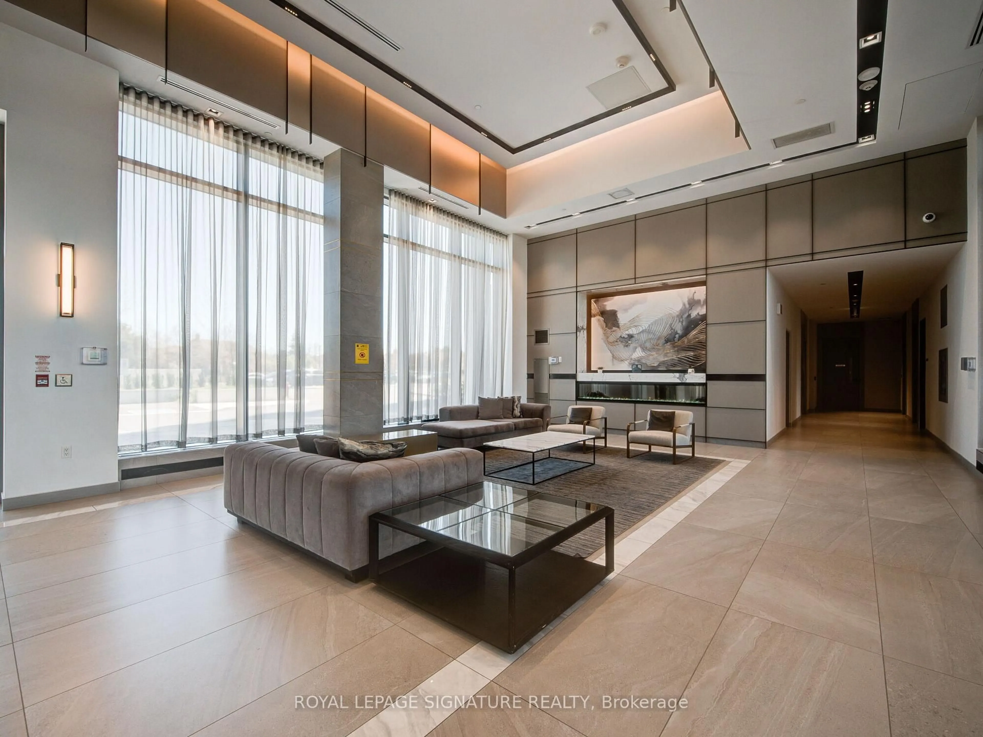 Indoor foyer for 4655 Metcalfe Ave #1901B, Mississauga Ontario L5M 0Z7