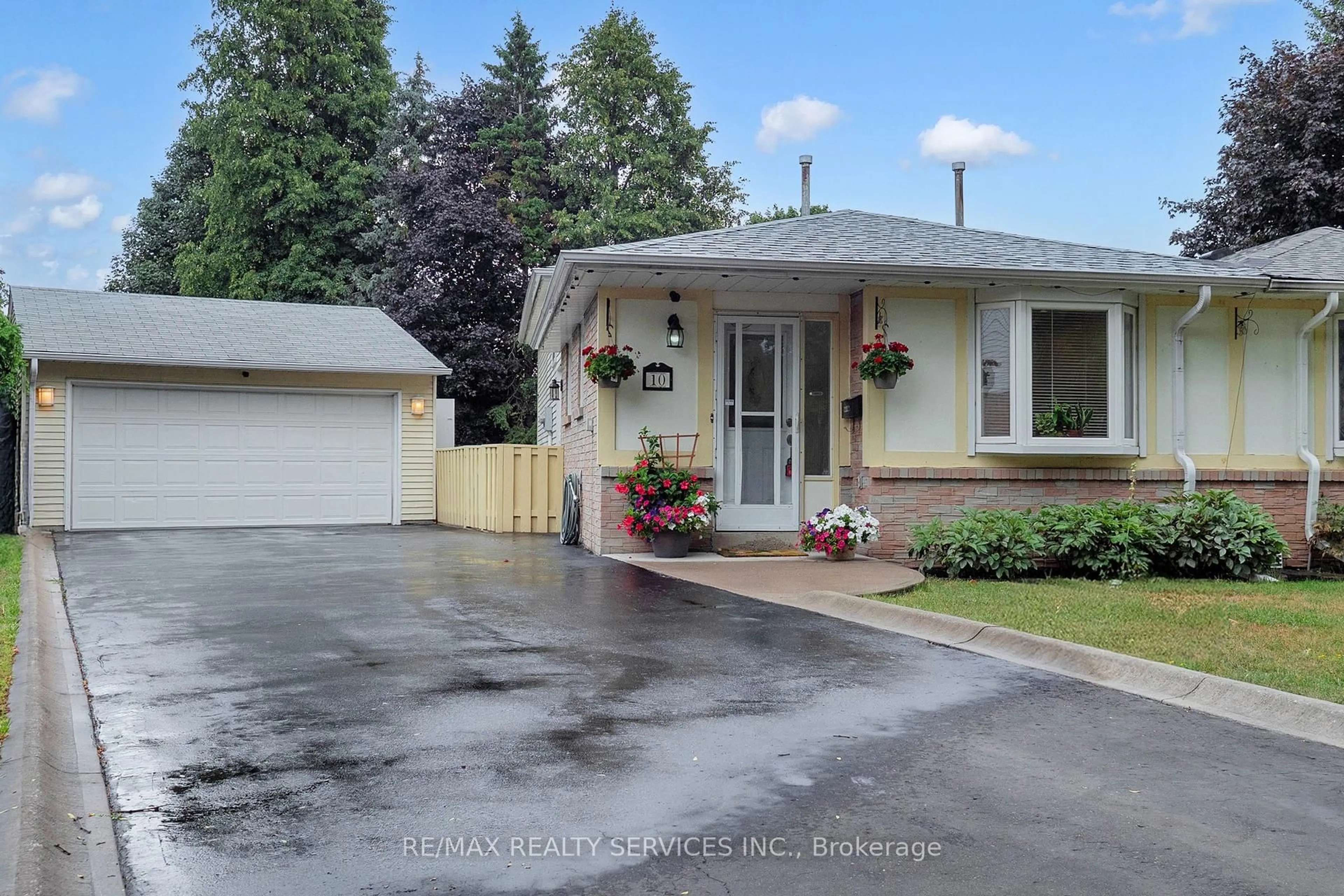 Unknown for 10 Minton Pl, Brampton Ontario L6S 2S7