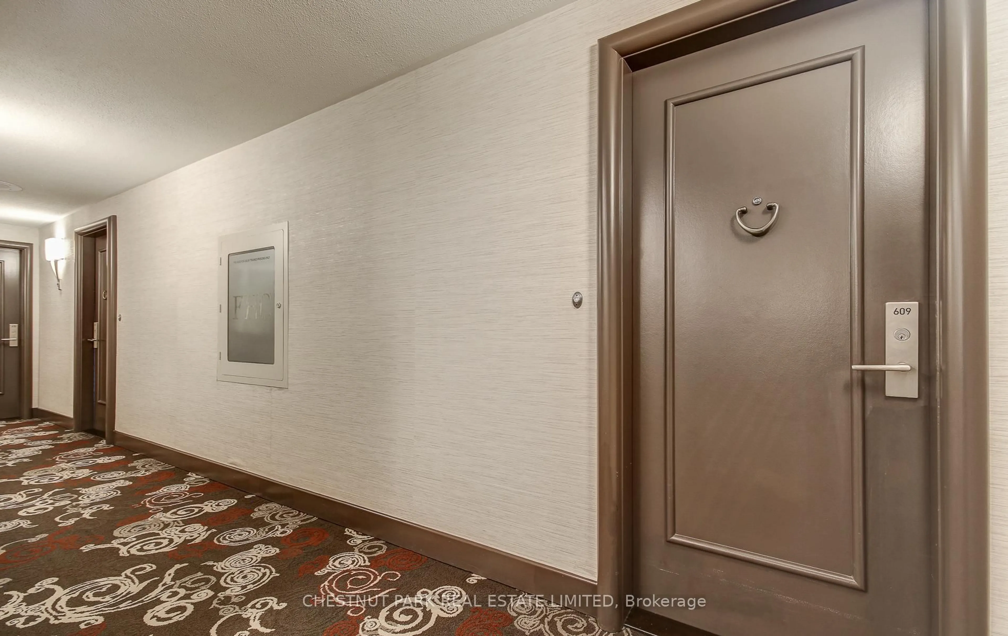 Indoor foyer for 1400 Dixie Rd #609, Mississauga Ontario L5E 3E1