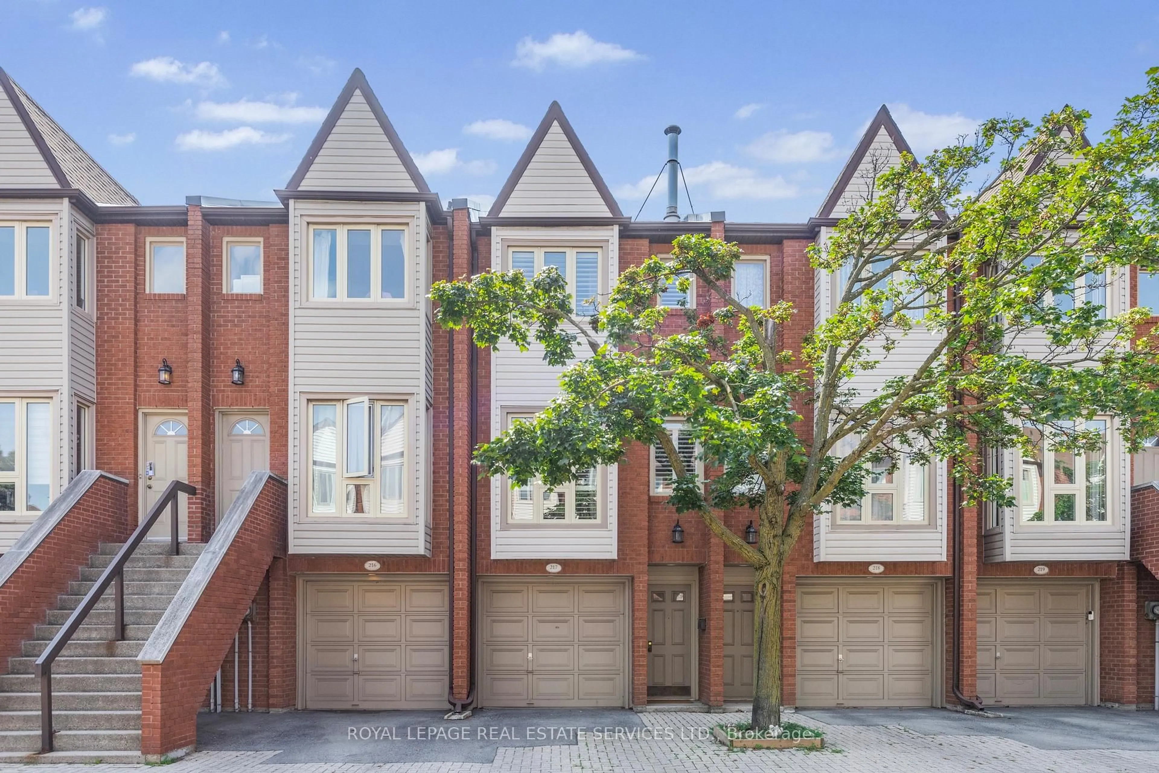 Home with brick exterior material, street for 895 Maple Ave #217, Burlington Ontario L7S 2H7