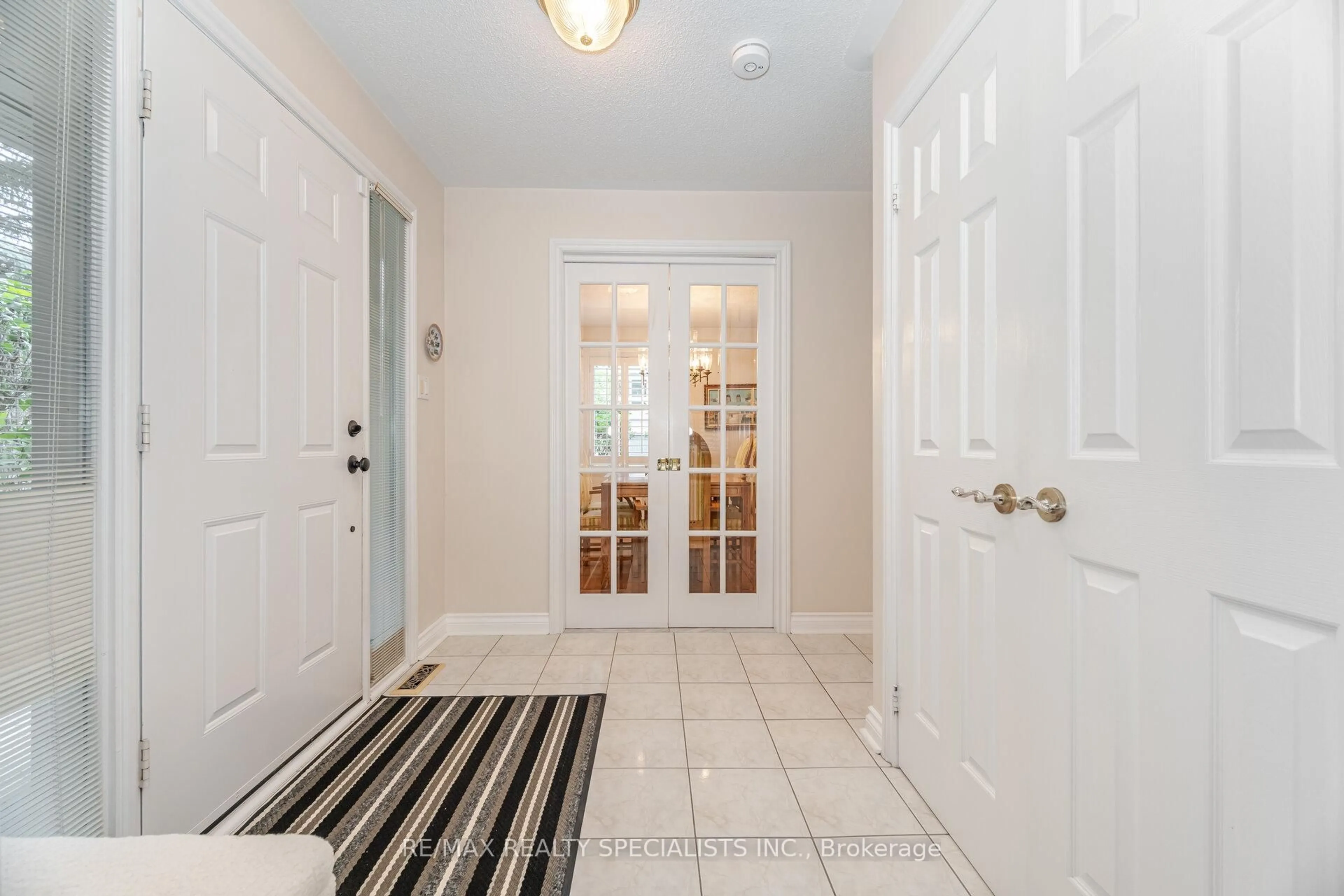Indoor entryway for 5480 Glen Erin Dr #92, Mississauga Ontario L5M 5R3