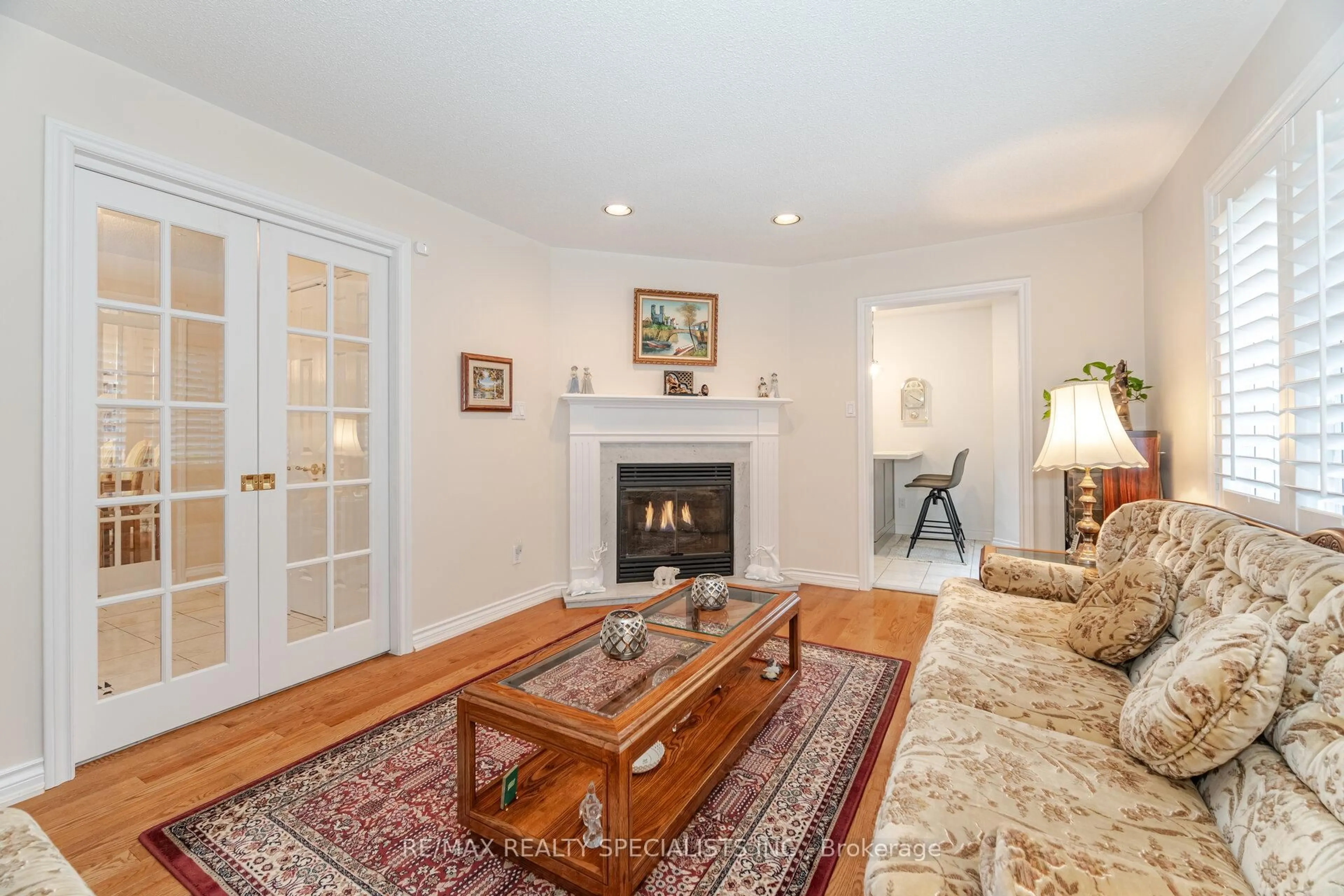 Living room with furniture, unknown for 5480 Glen Erin Dr #92, Mississauga Ontario L5M 5R3