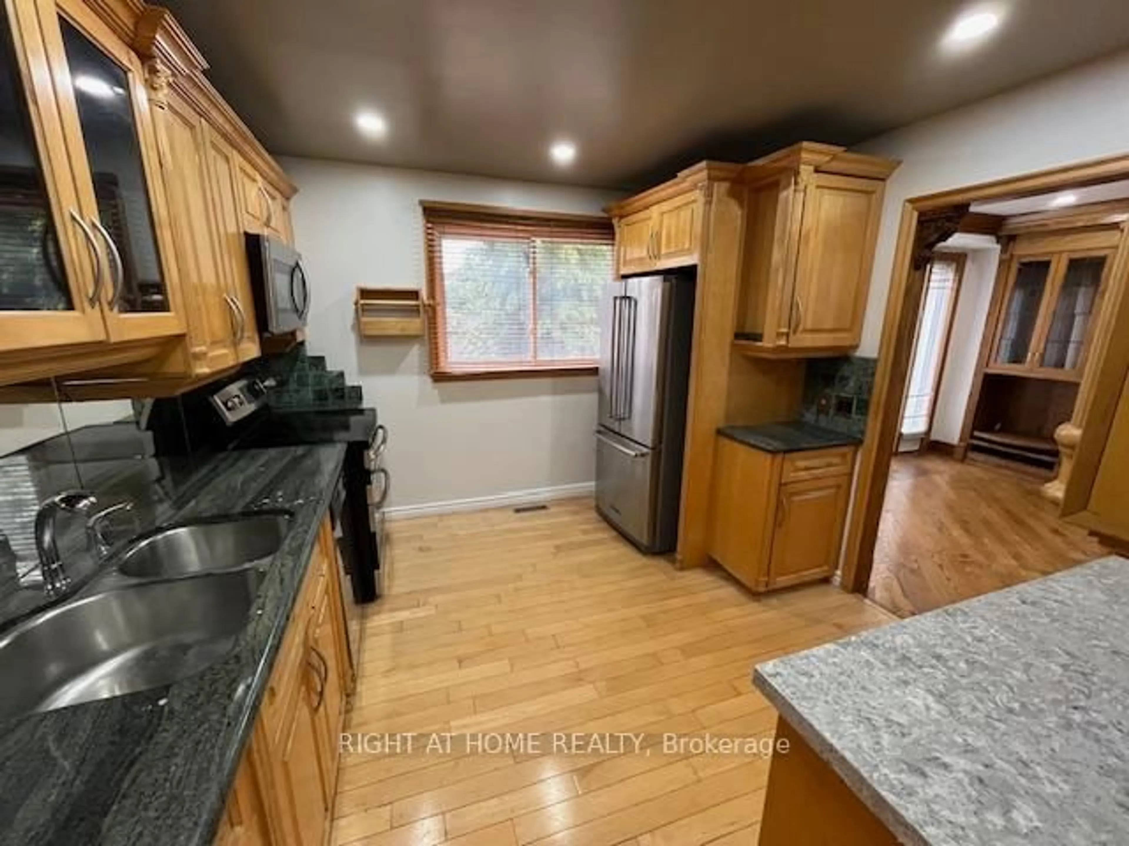 Unknown for 2824 Bucklepost Cres, Mississauga Ontario L5N 1X5