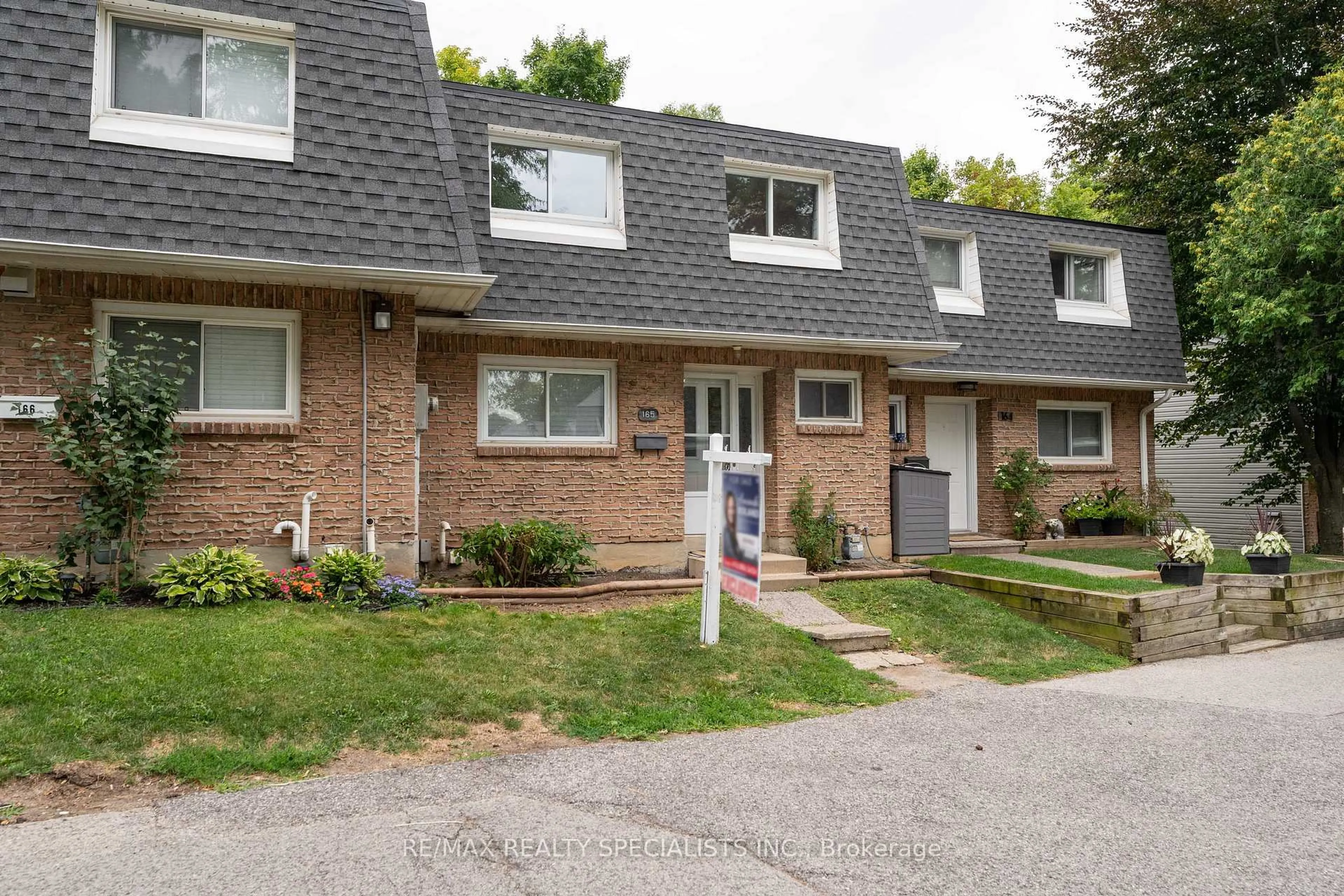 Home with brick exterior material, street for 2050 Upper Middle Rd #165, Burlington Ontario L7P 3R9